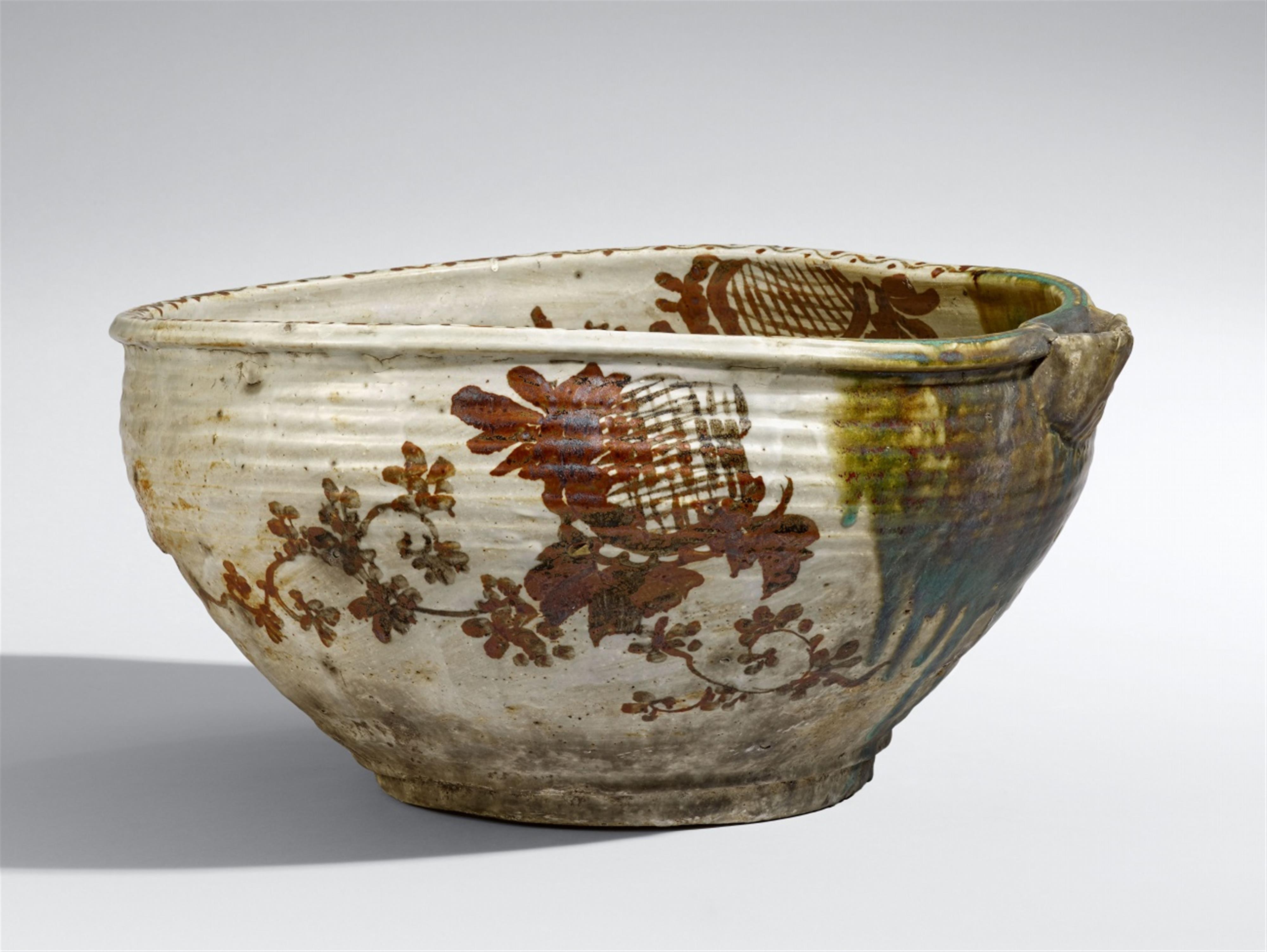 A very large Oribe-type bowl with a spout. 20th century - image-1