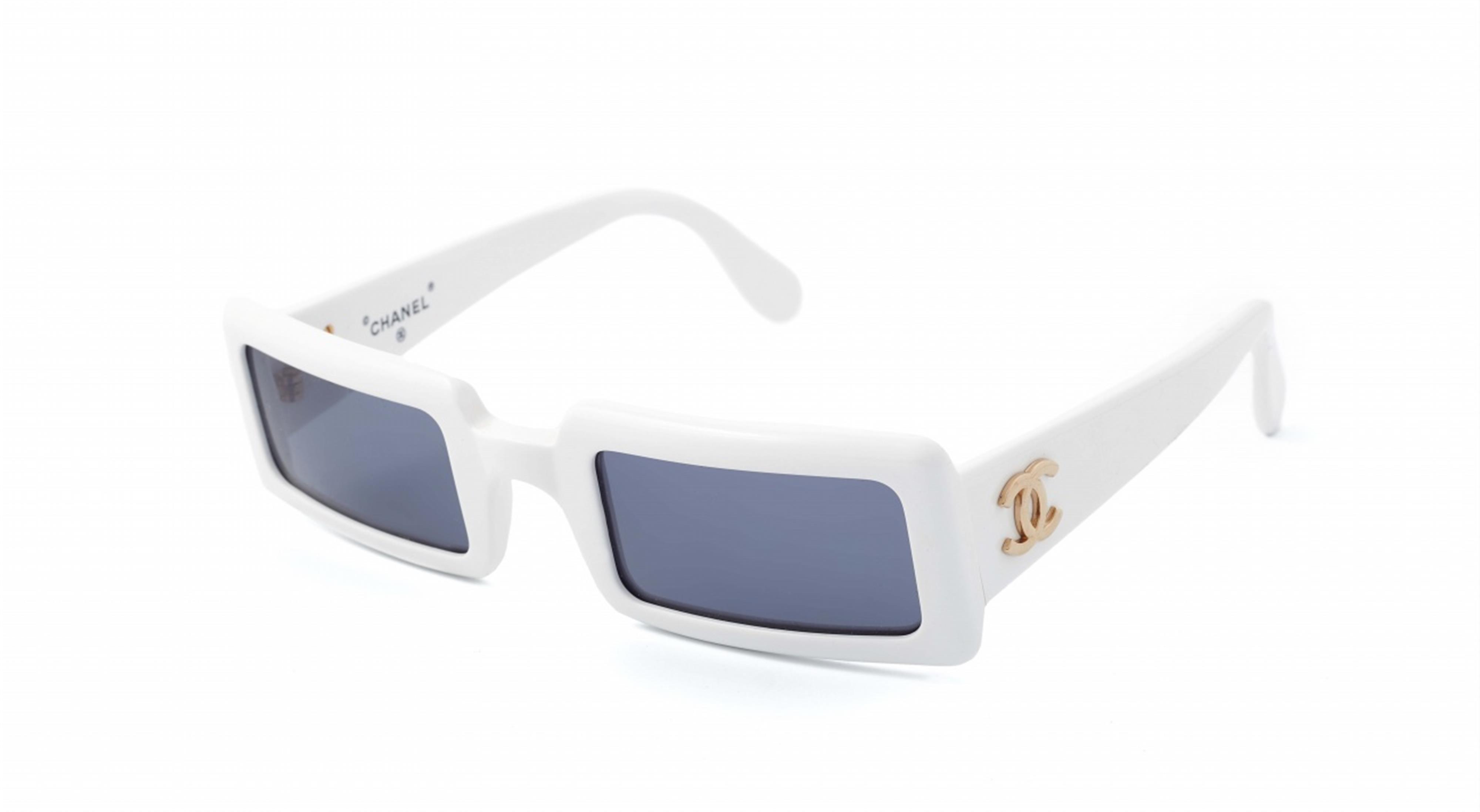 Weiße Sonnenbrille von Chanel, wohl 1990er Jahre - image-1