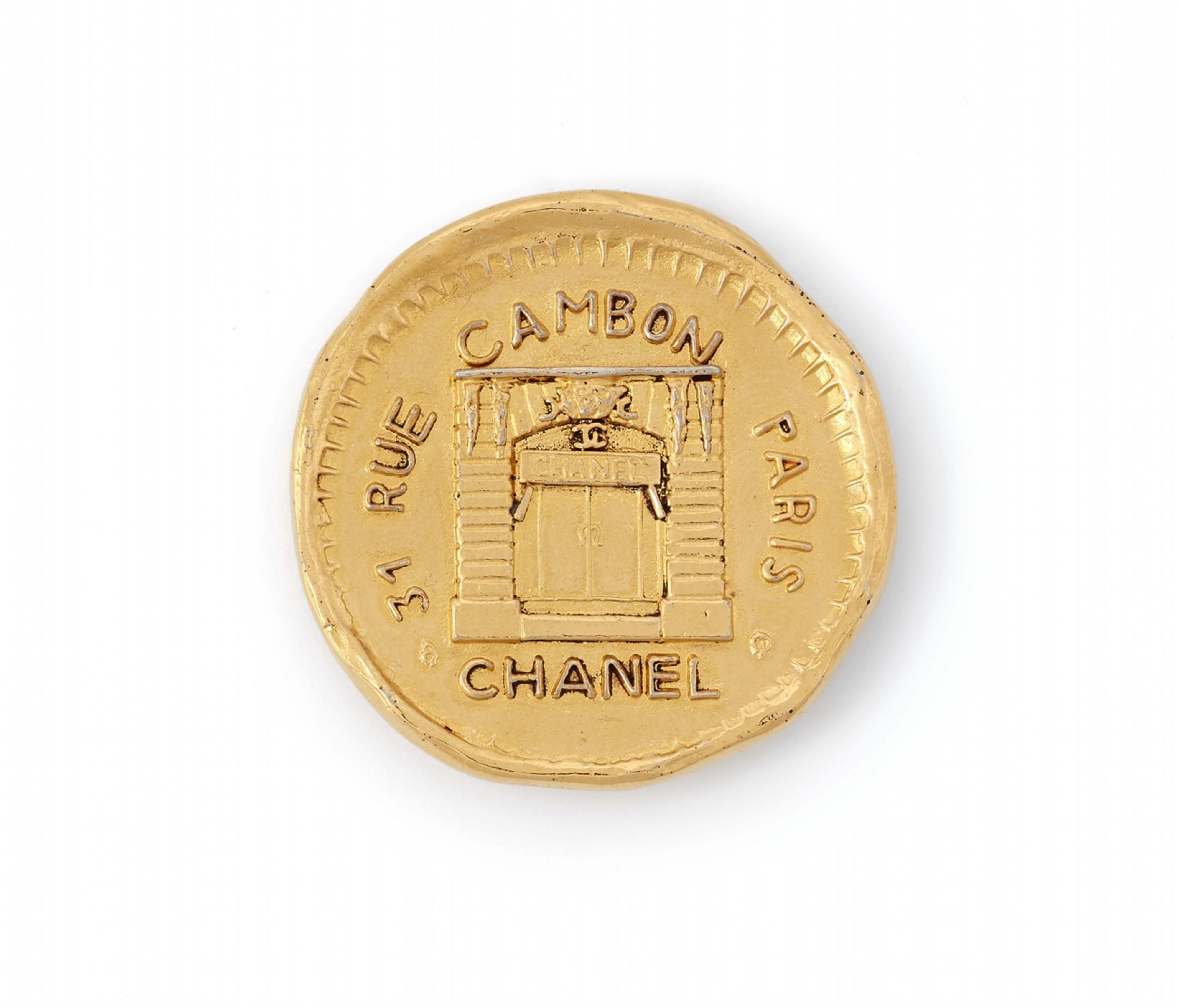 A Chanel "Rue Cambon" medallion brooch, presumably early 1980s - image-1