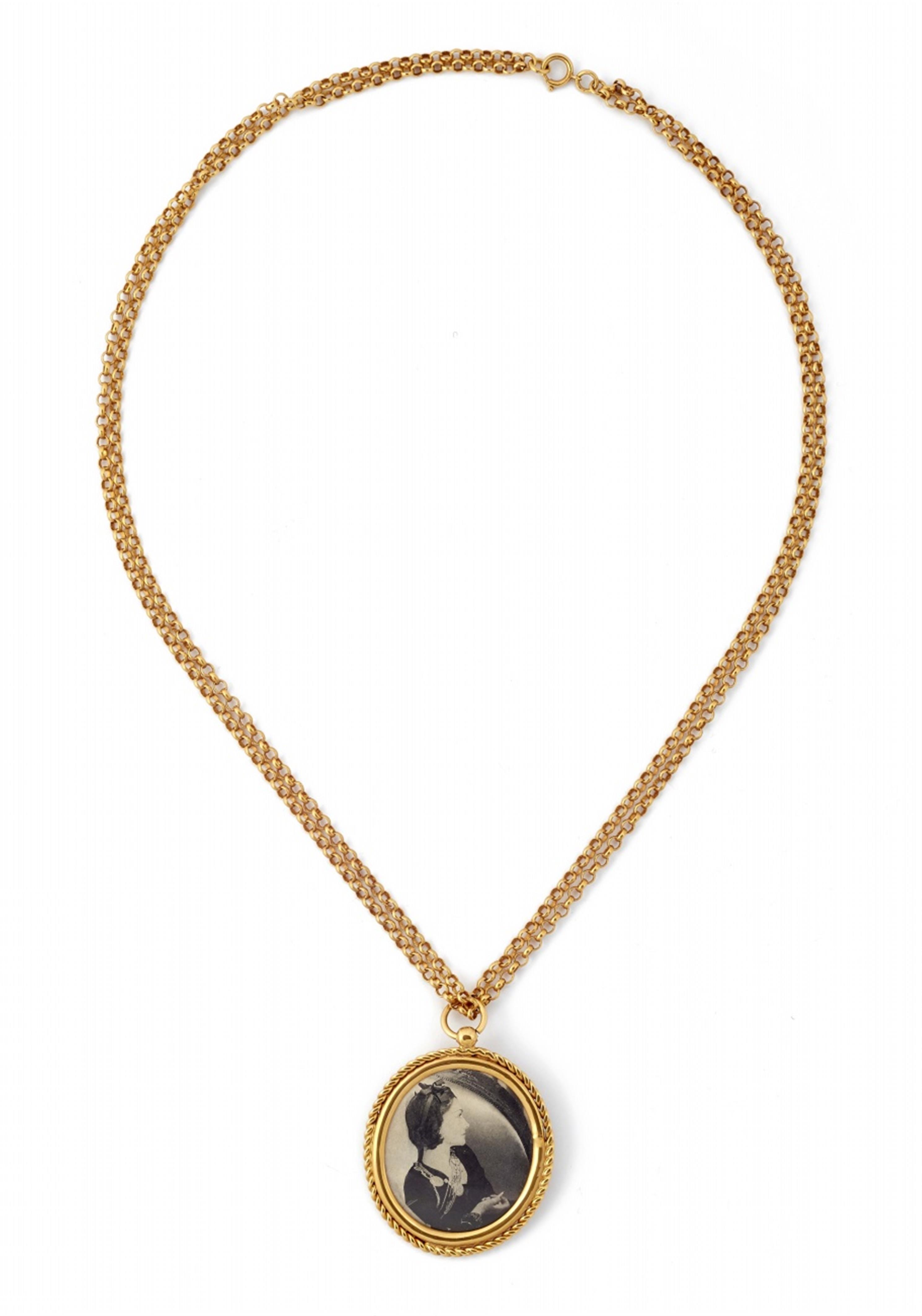 A Chanel medallion de Coco collier, 1985 - image-1