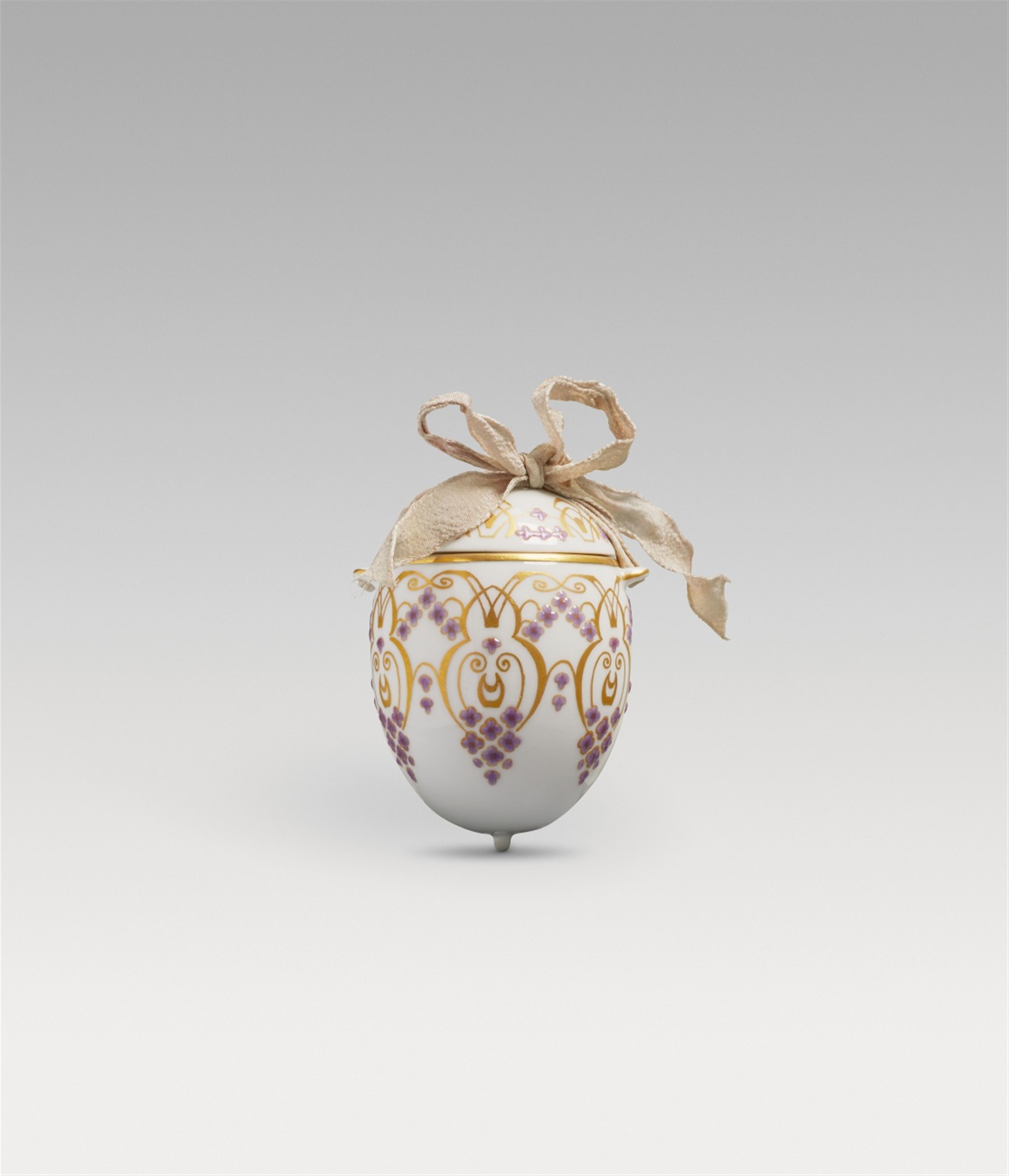 A Berlin KPM porcelain egg-form box - image-1