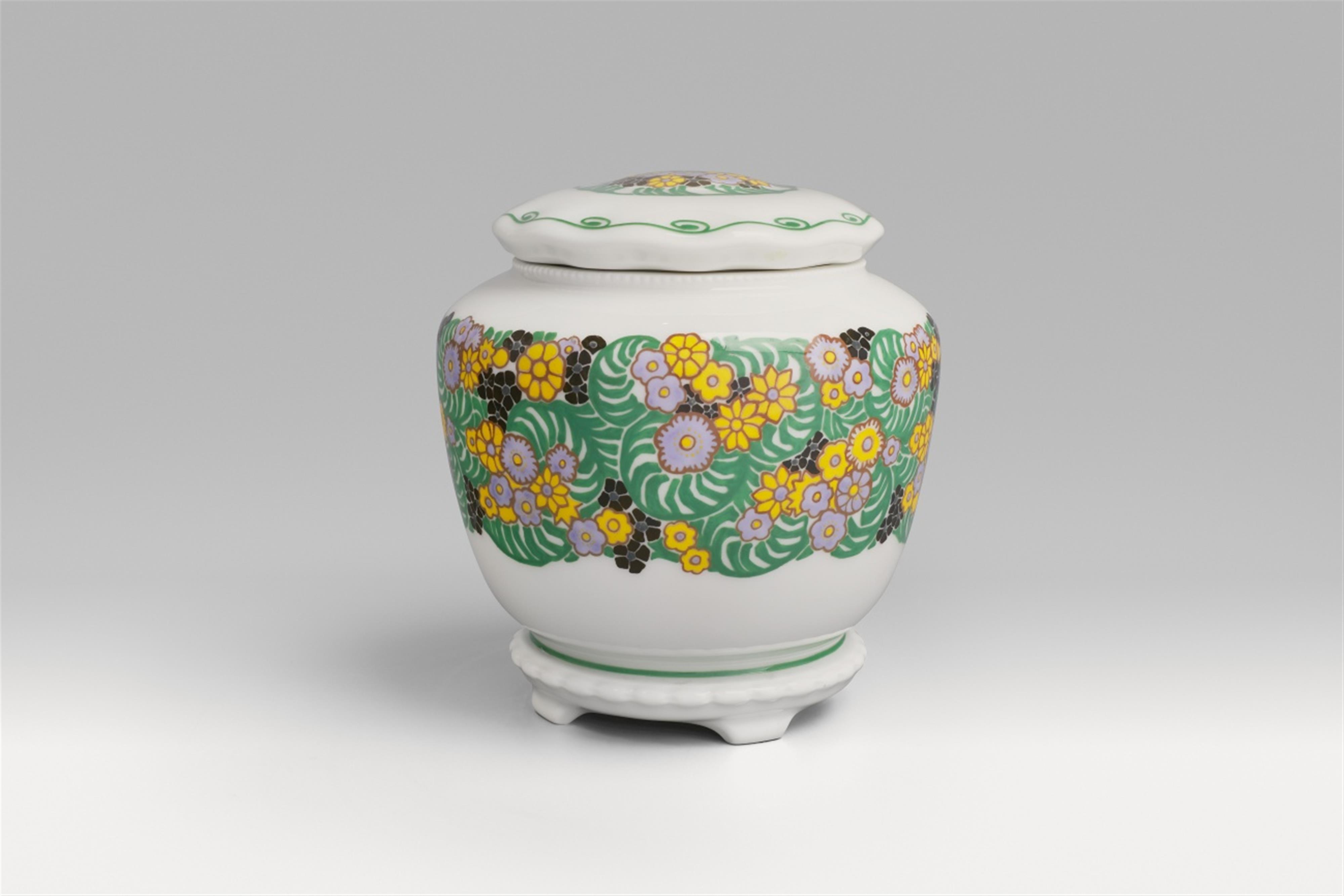 A Berlin KPM porcelain box with Jugendstil floral decor - image-1