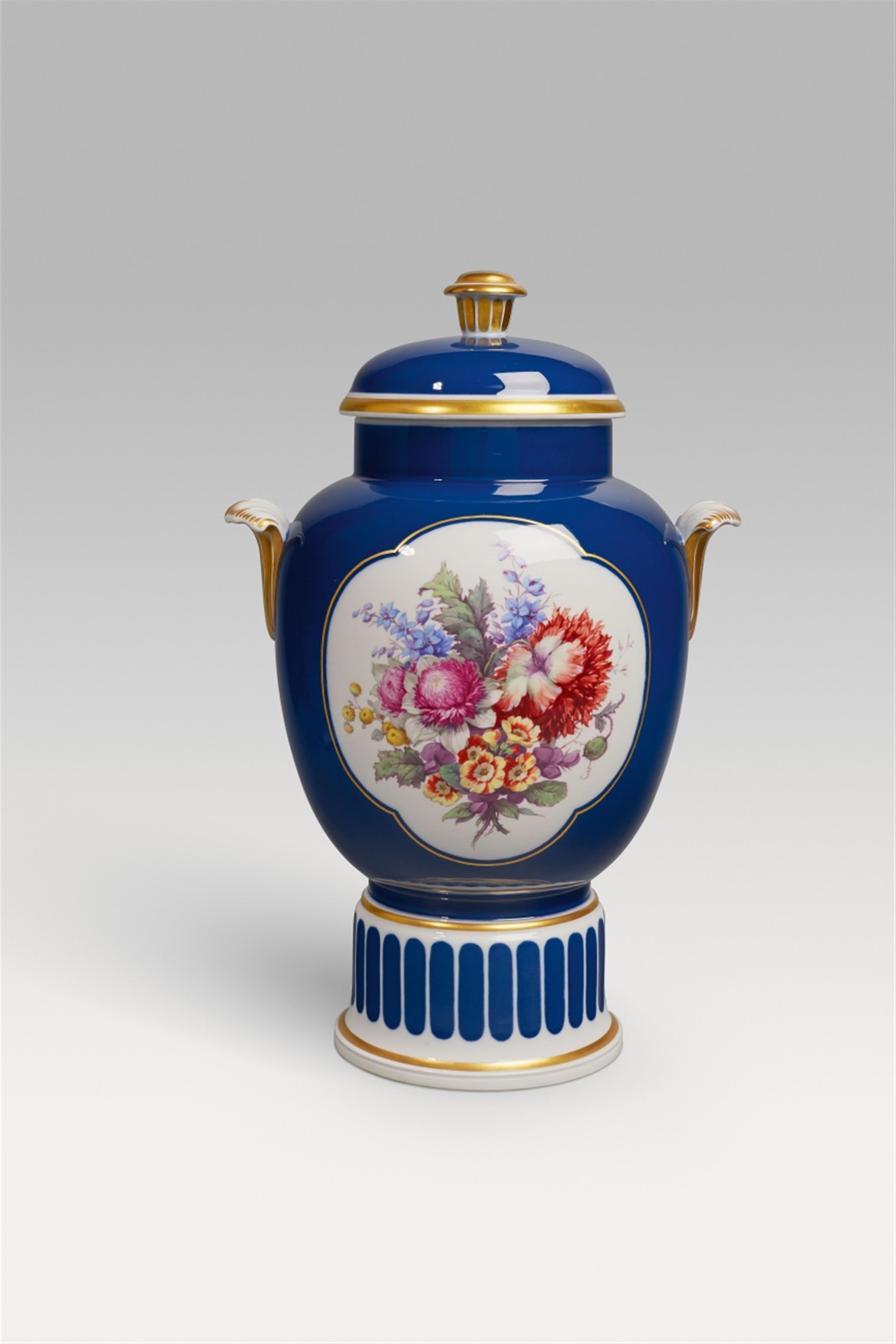 A Berlin KPM porcelain vase and cover with Berlin blue ground - image-2