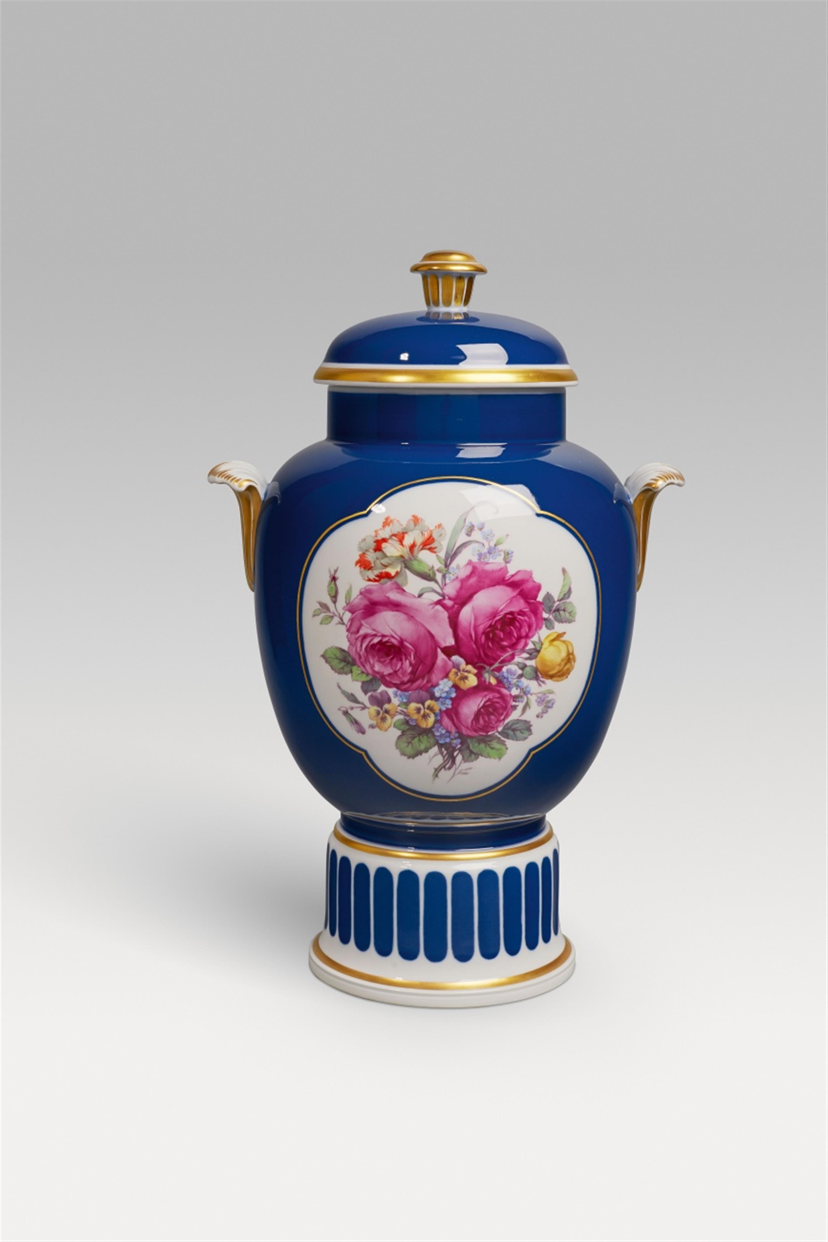 A Berlin KPM porcelain vase and cover with Berlin blue ground - image-1