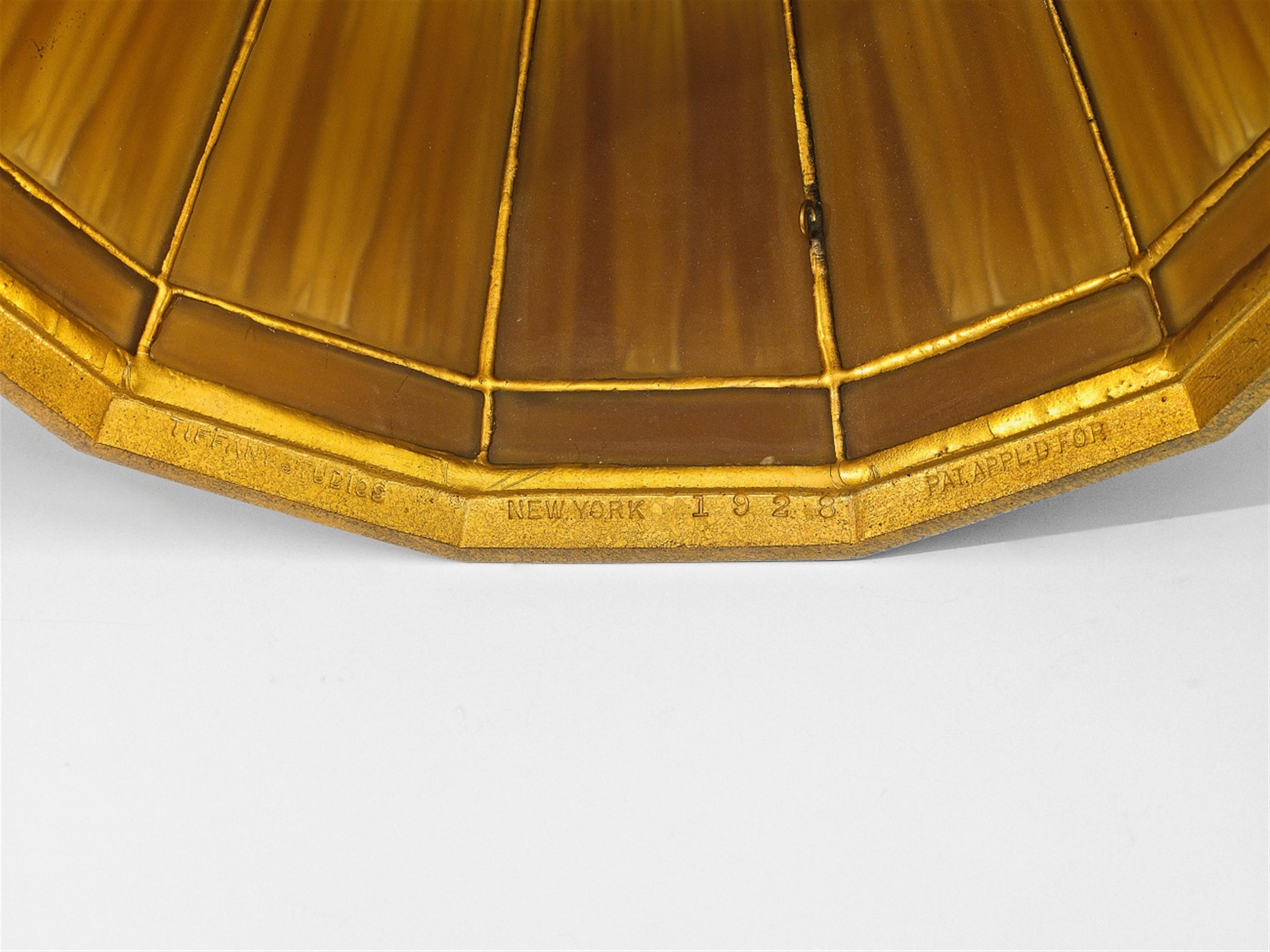 A Tiffany Studios table lamp - image-2