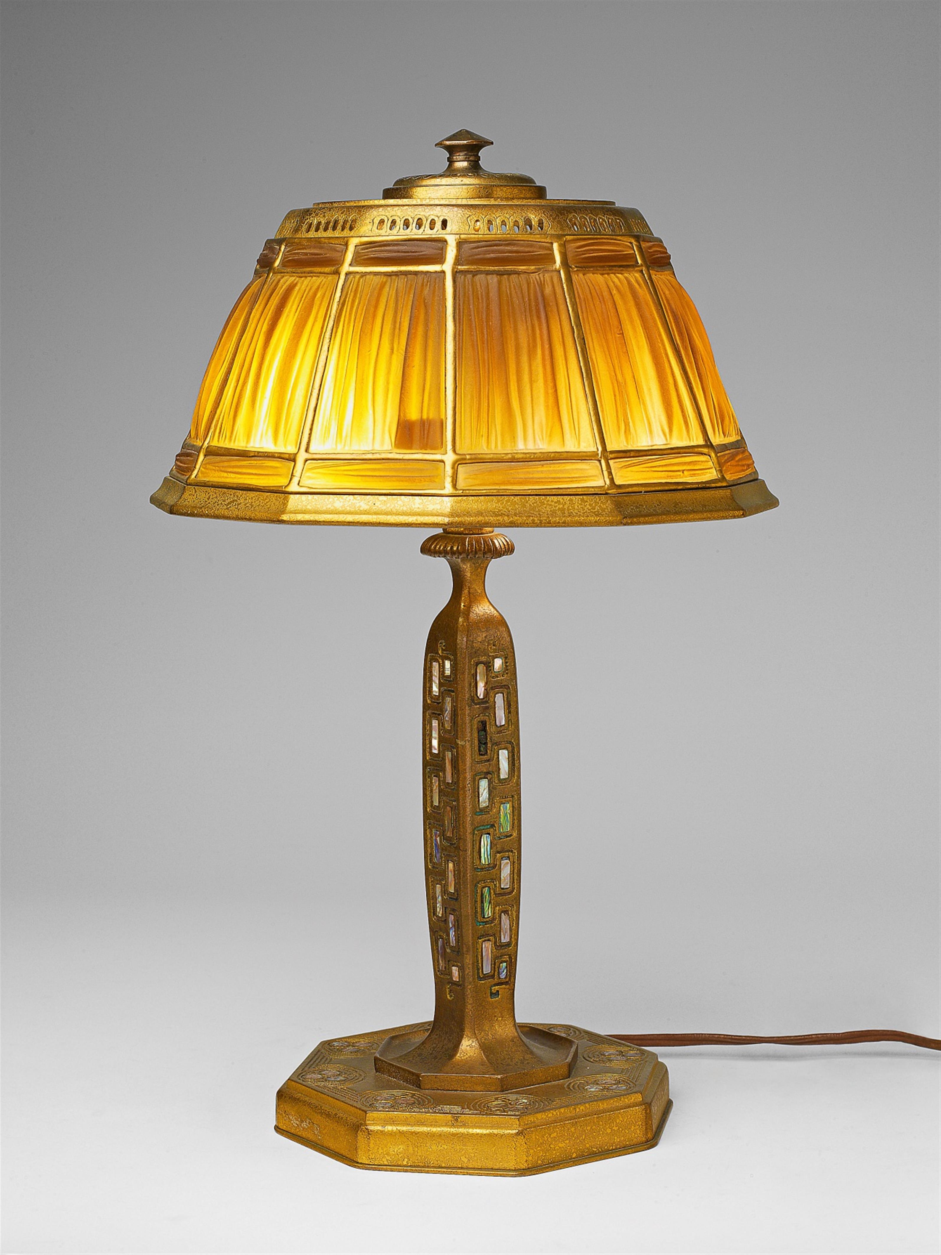 A Tiffany Studios table lamp - image-1