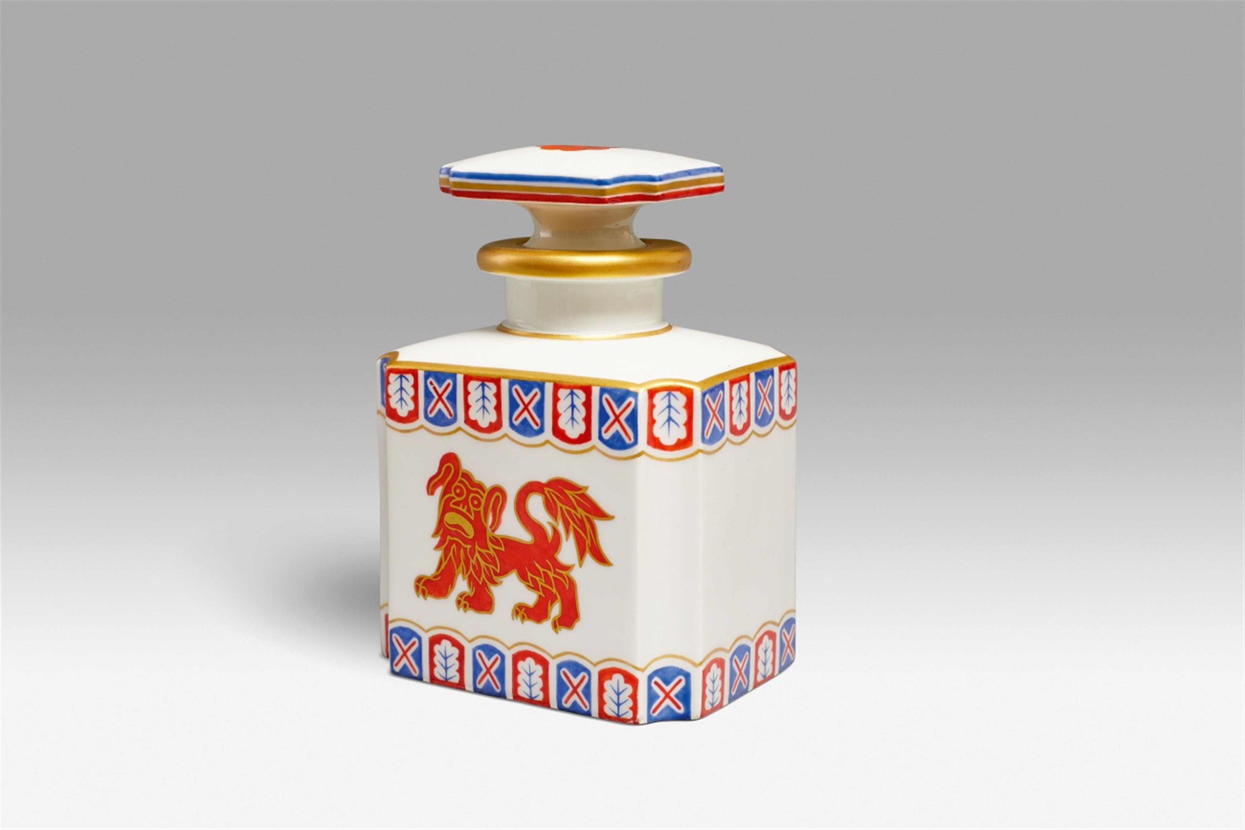 A Berlin KPM porcelain tea caddy with chinoiserie decor - image-1