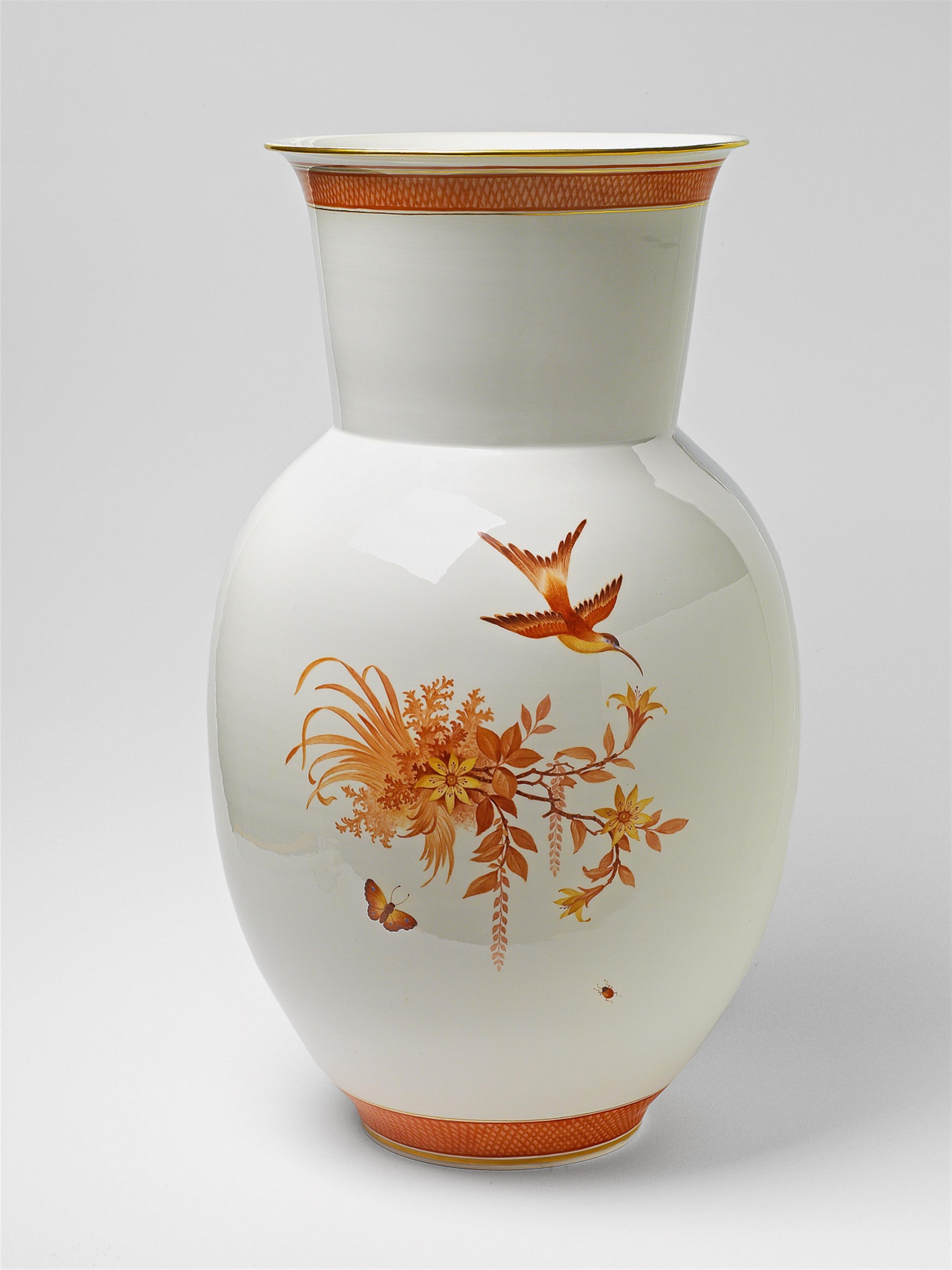 A Meissen porcelain vase with a toucan - image-2