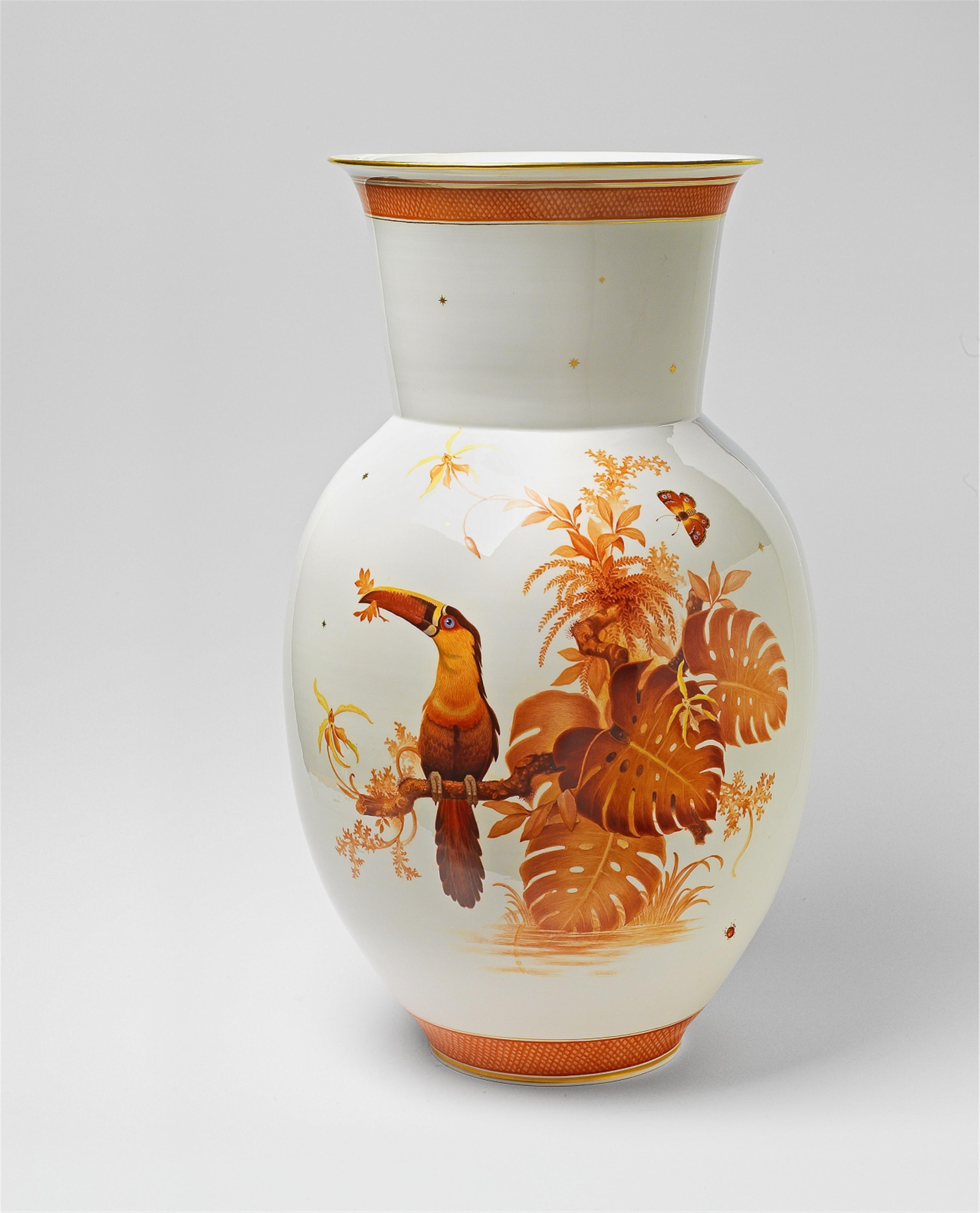 A Meissen porcelain vase with a toucan - image-1