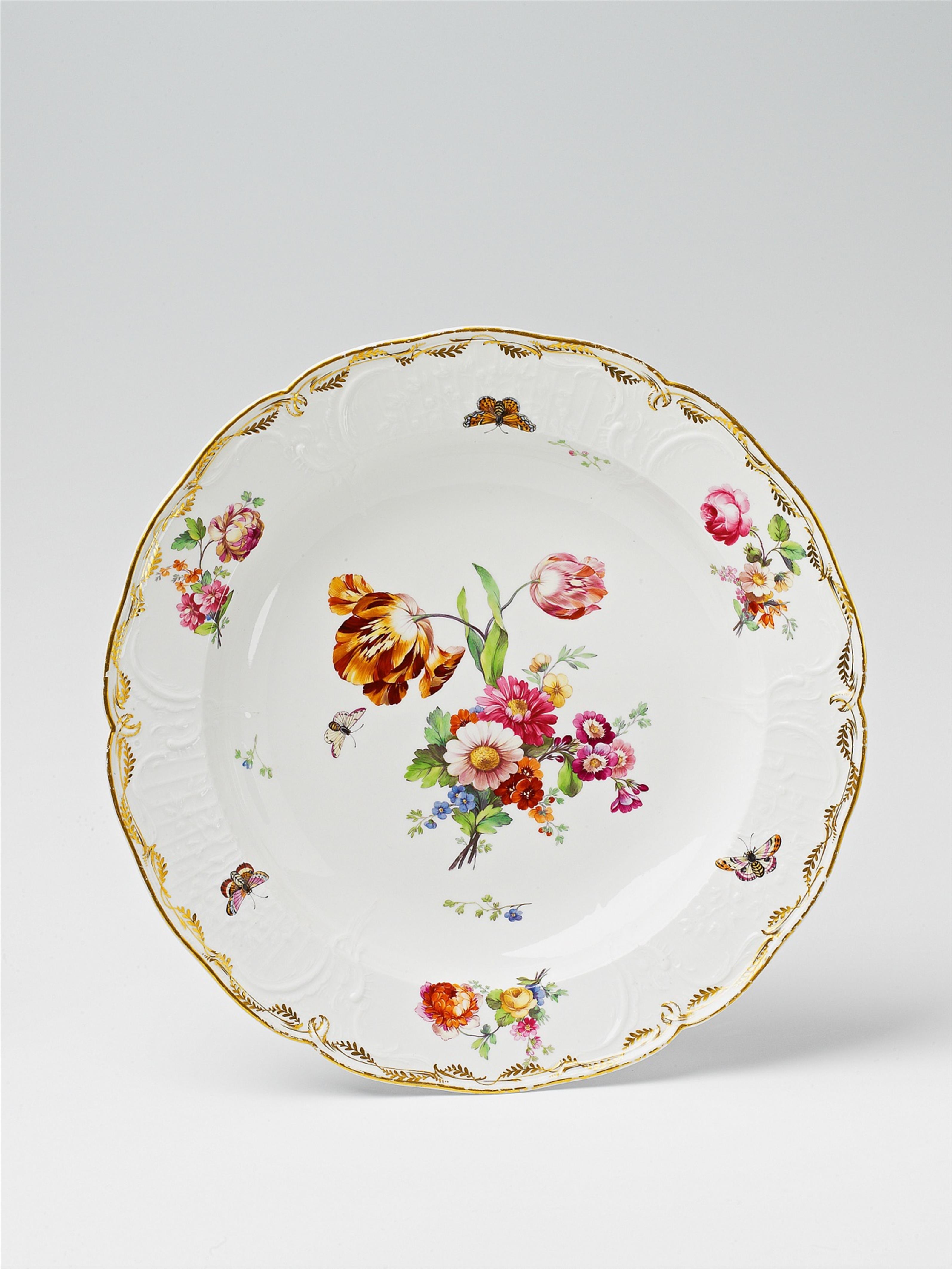 A Berlin KPM porcelain dish from a royal dinner service - image-1