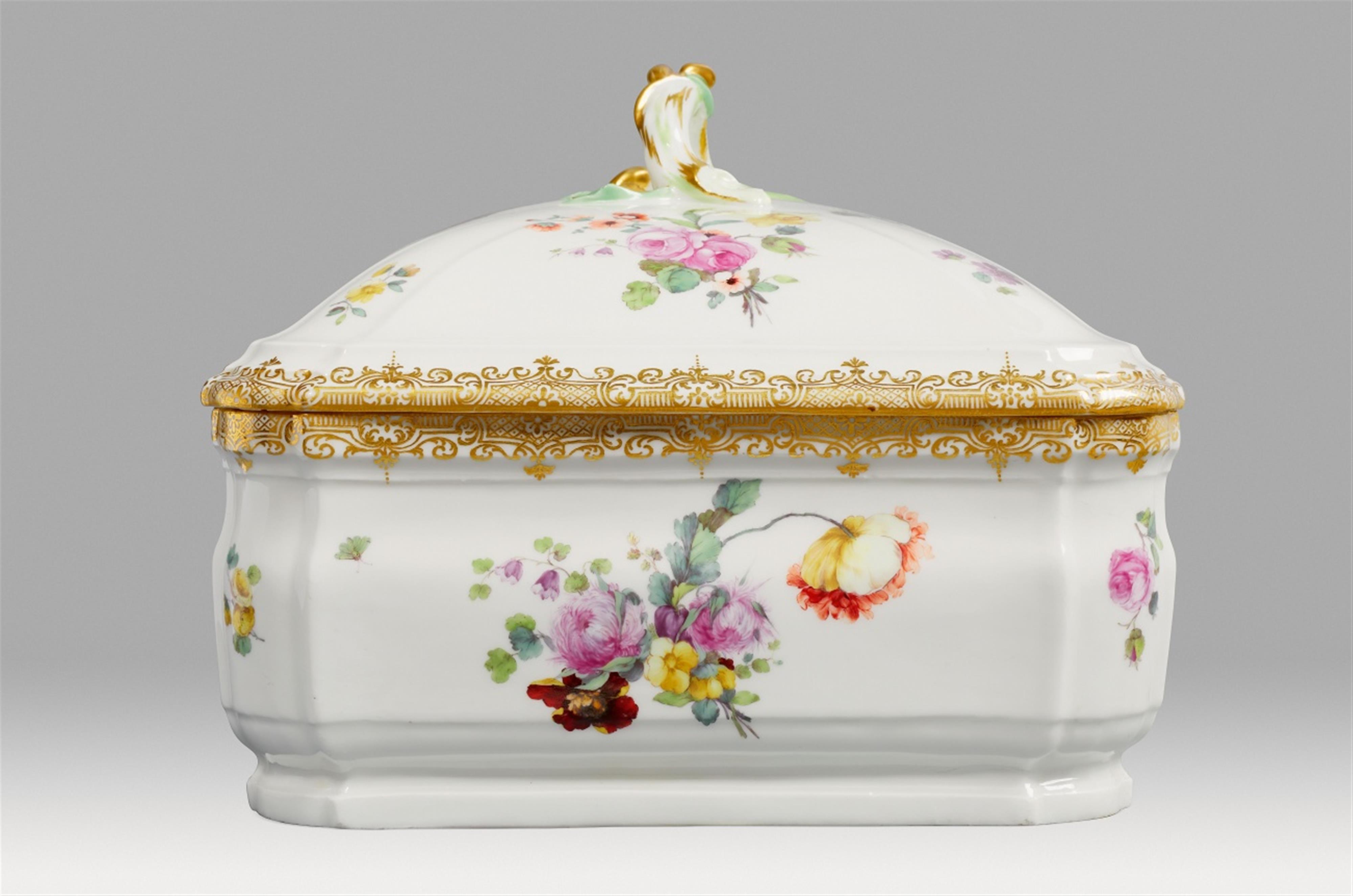 A large Berlin KPM porcelain box from a royal toilette service - image-6
