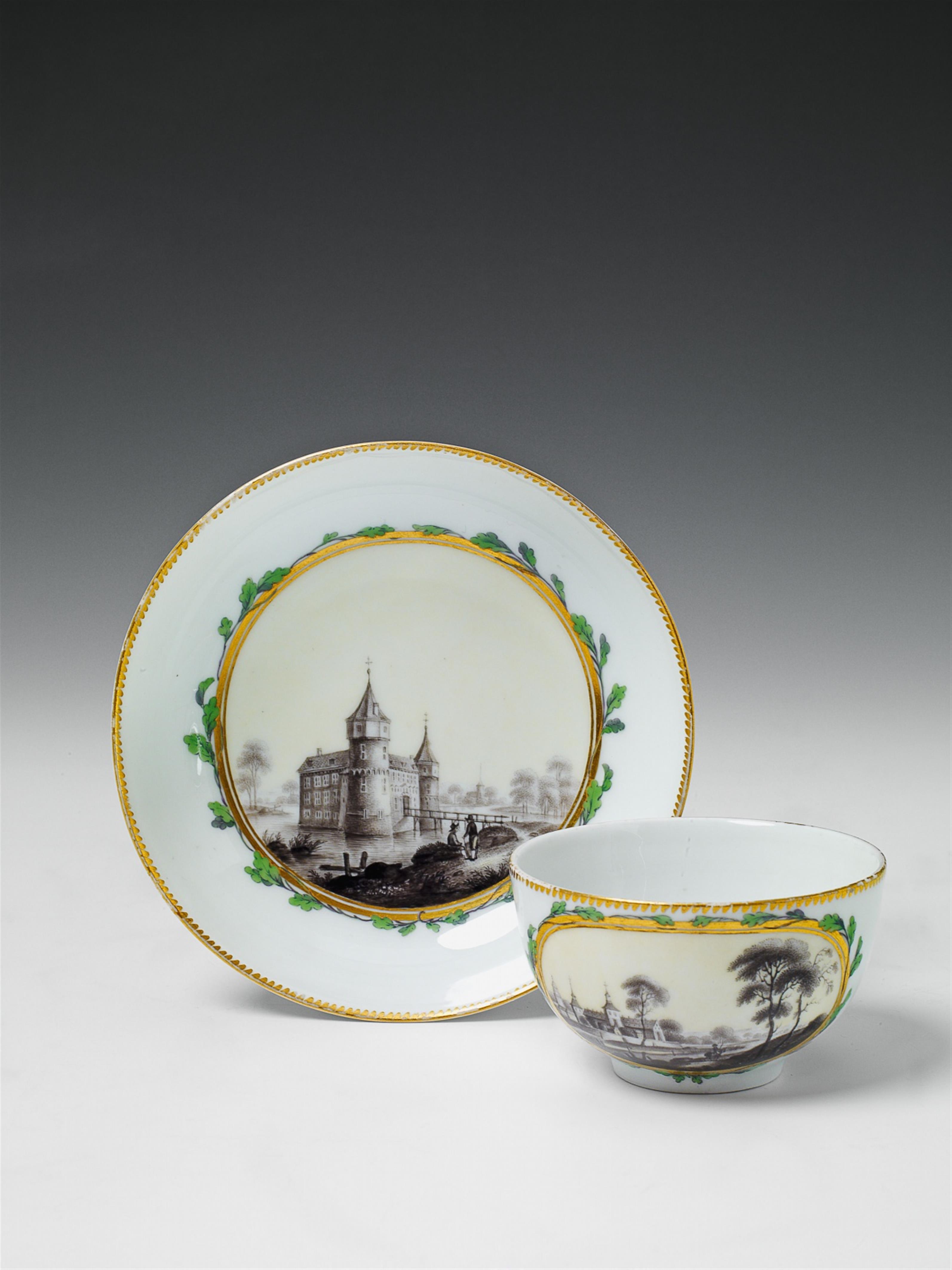 A Berlin KPM porcelain teacup finely painted with castles - image-1