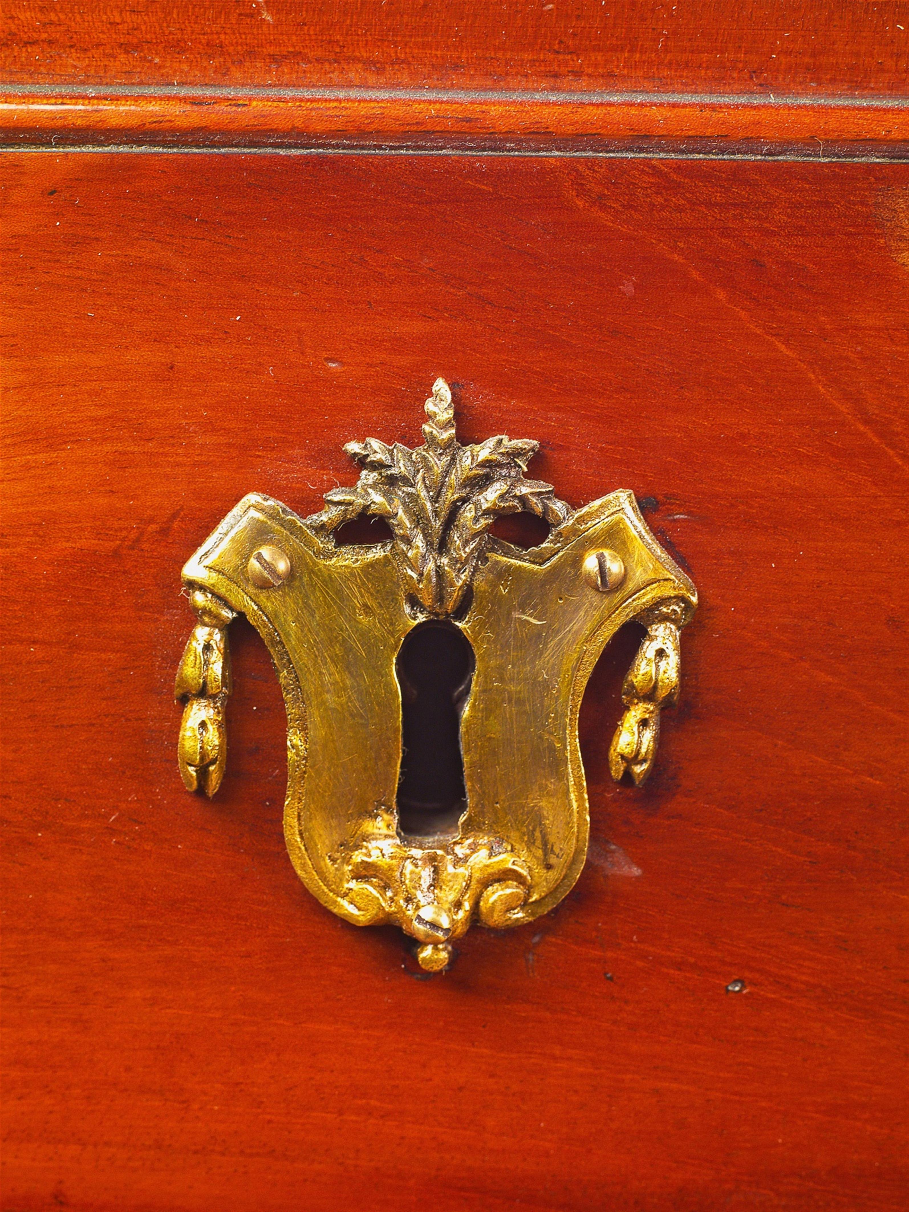An ormolu-mounted Neoclassical chest of drawers - image-2