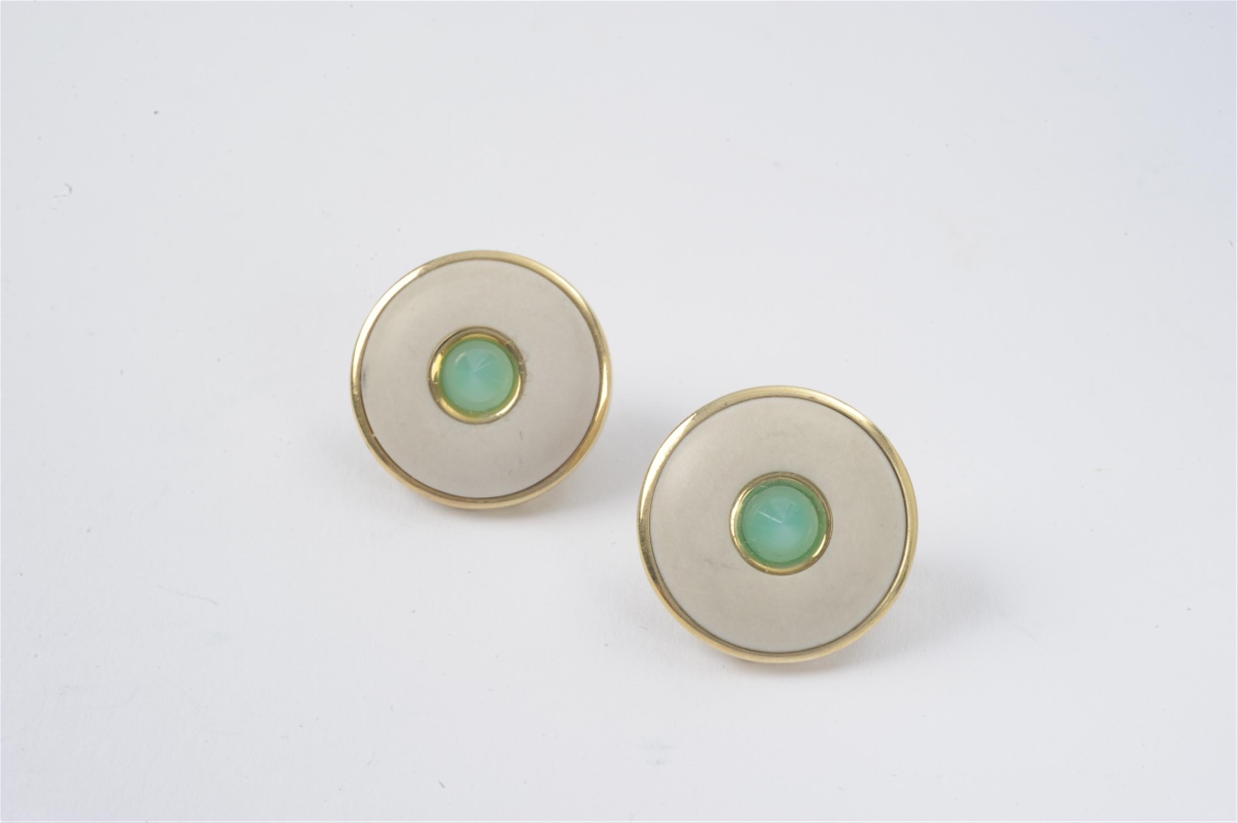 A pair of 18k gold and chrysoprase earrings - image-1