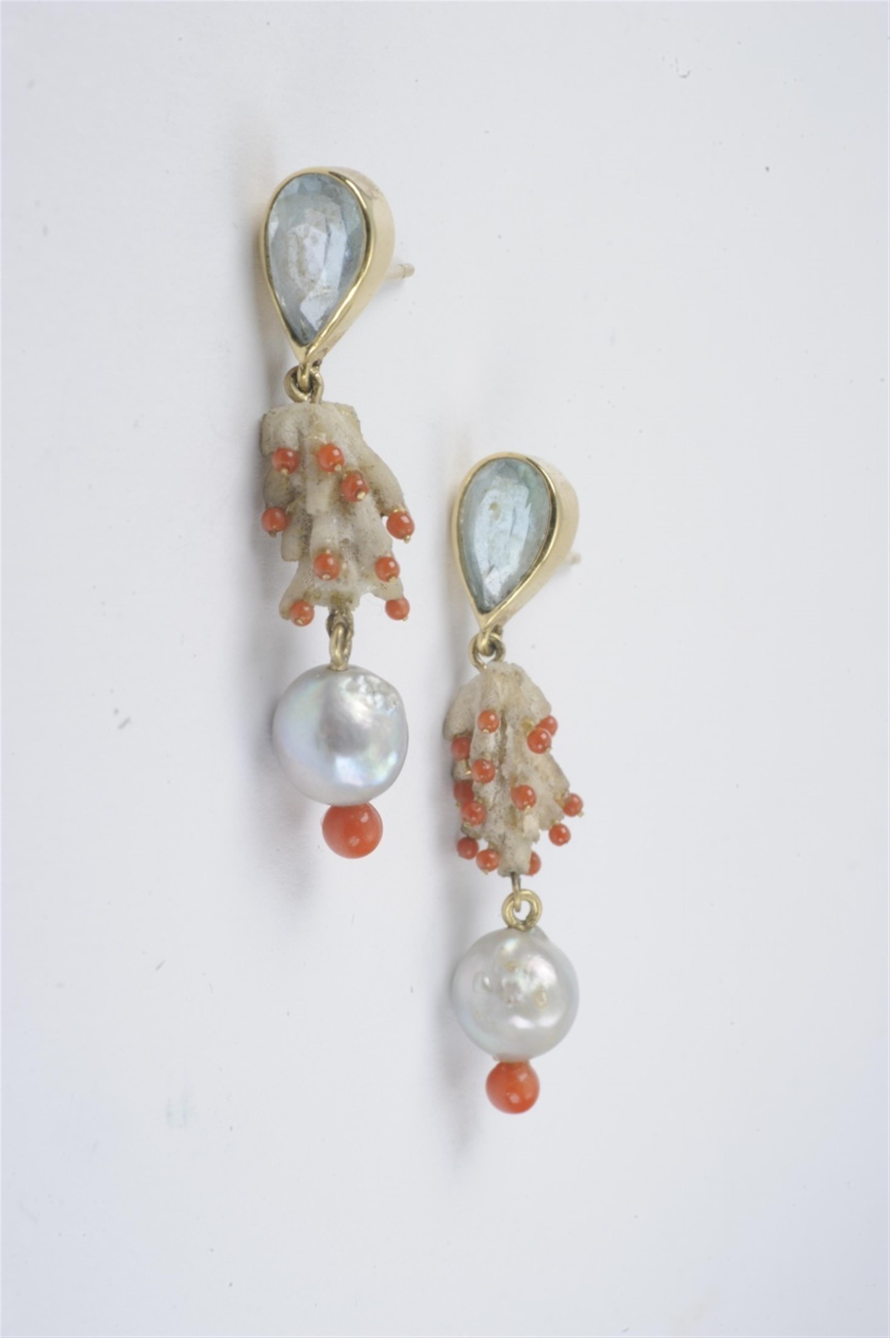 A pair of 18k gold and coral pendant earrings - image-1