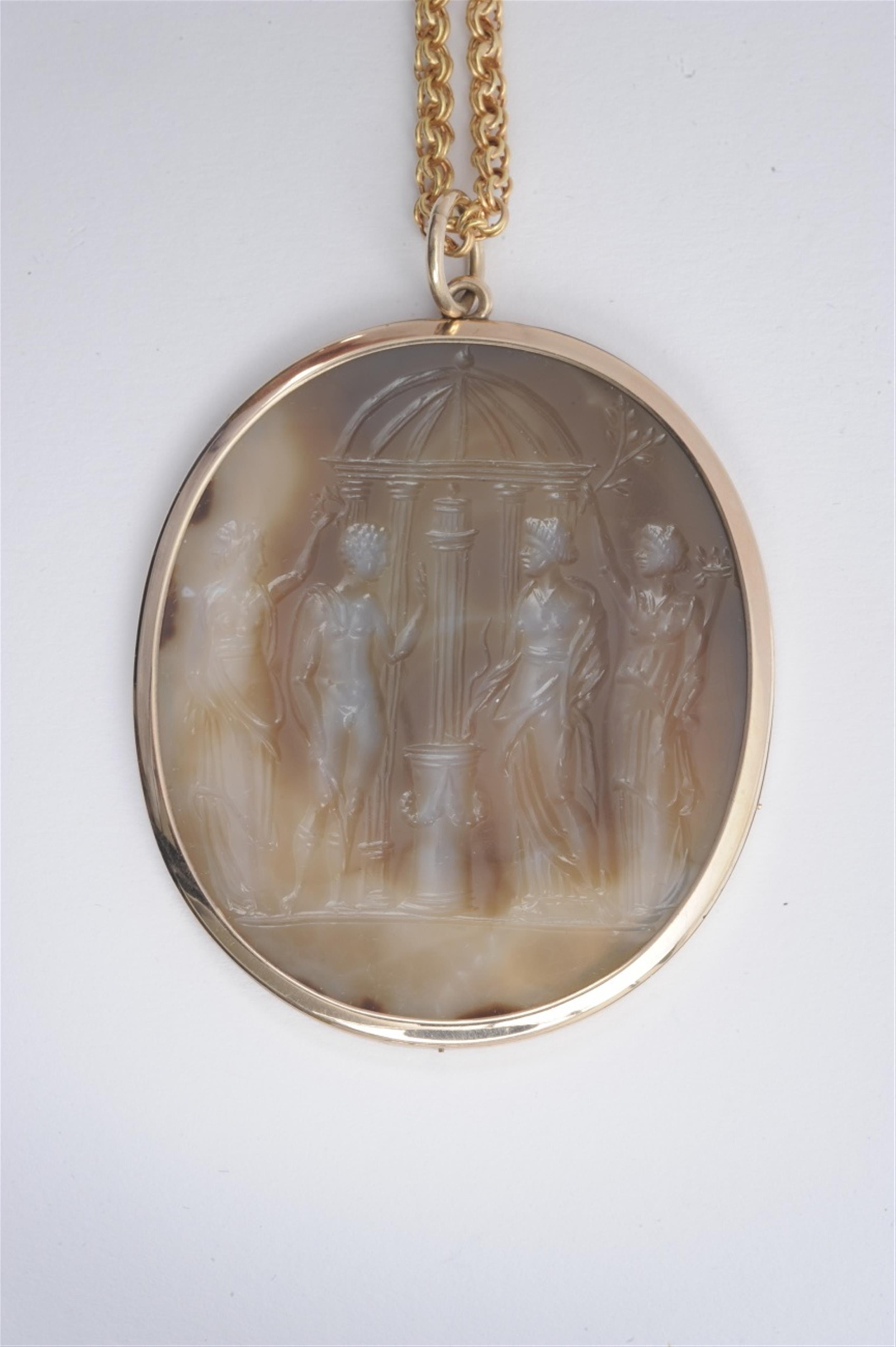 A Neoclassical red gold pendant with an intaglio - image-1