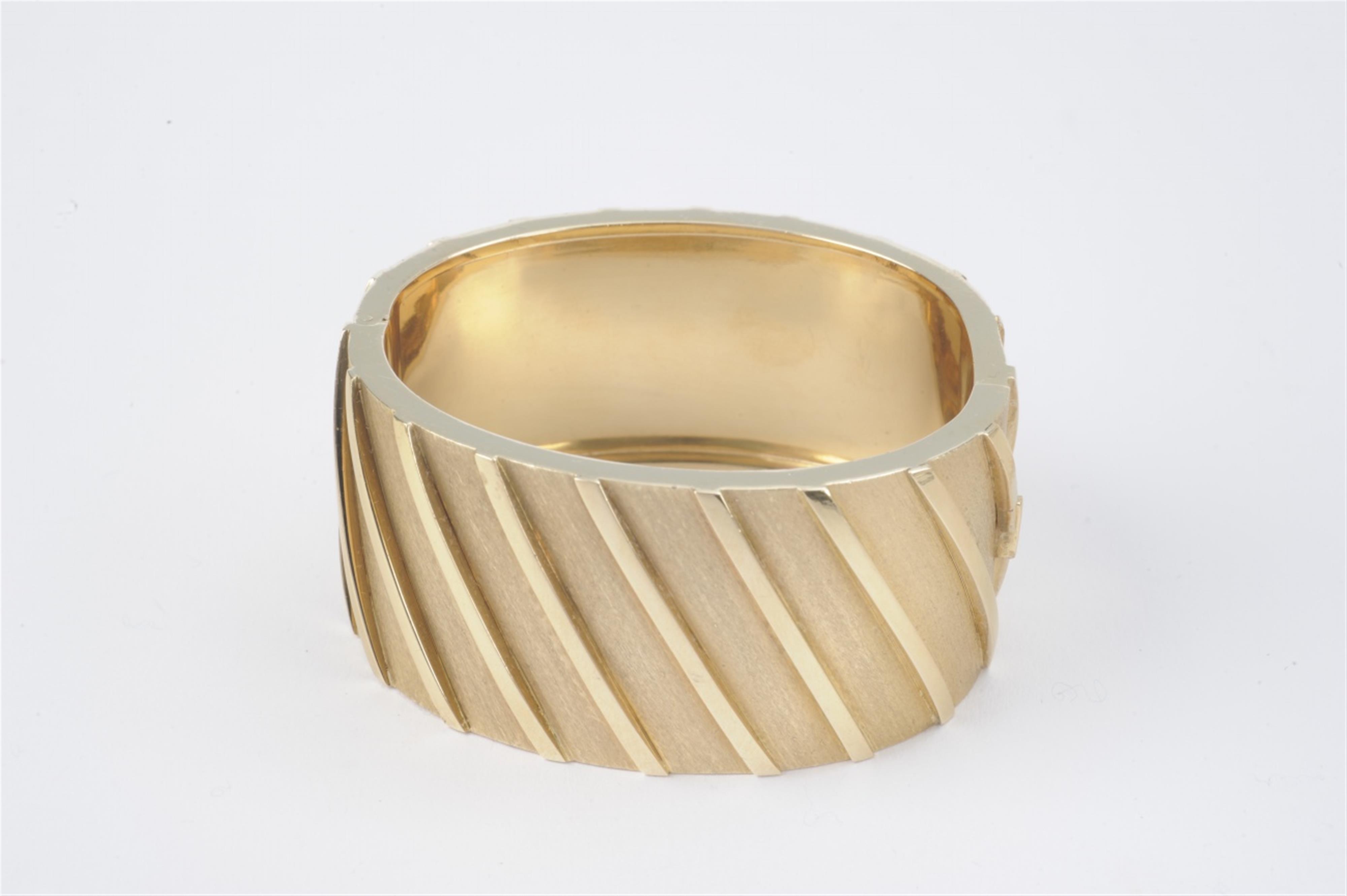 An 18k solid gold bangle - image-1