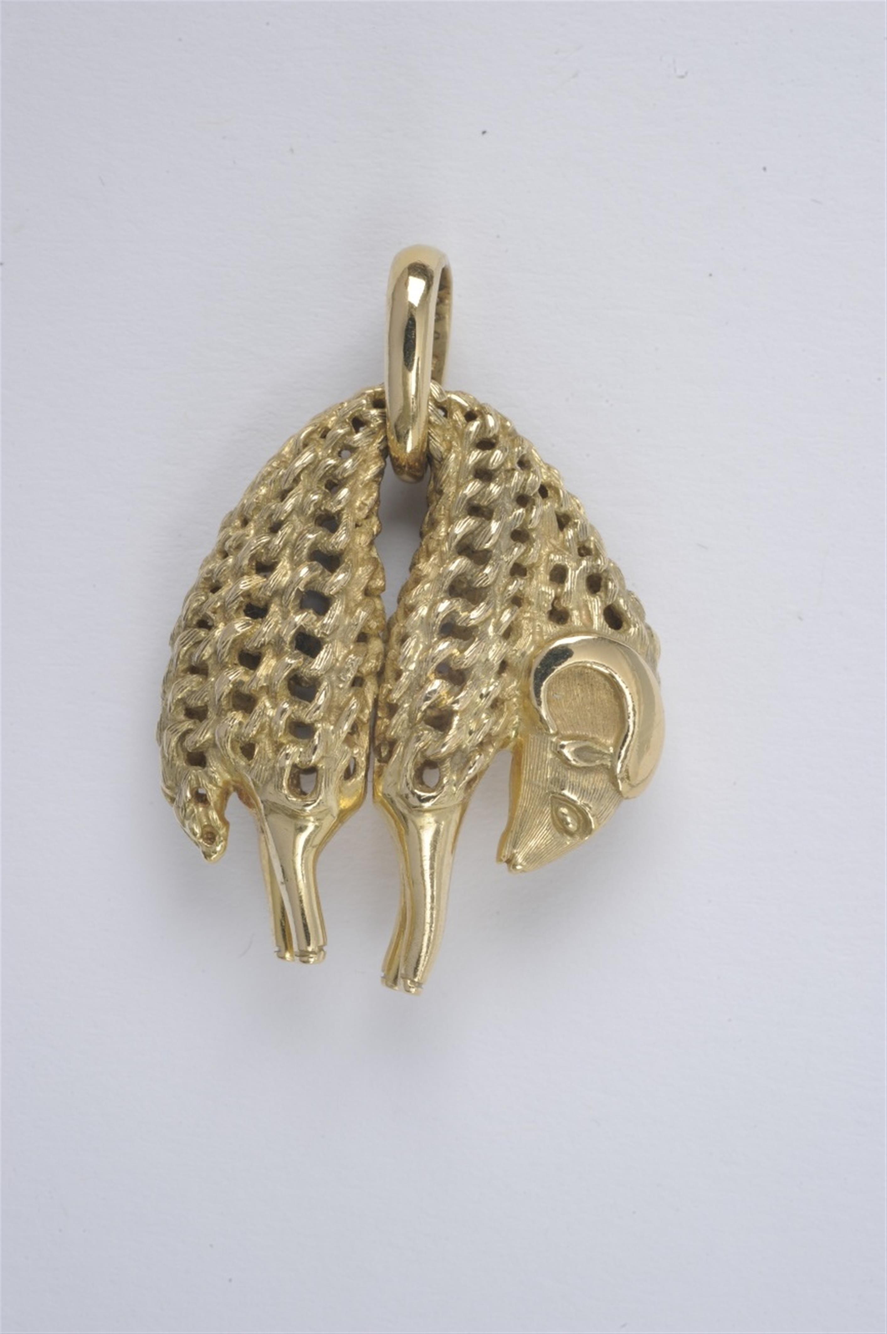 An 18k gold Cartier pendant "Toison d'Or" - image-1