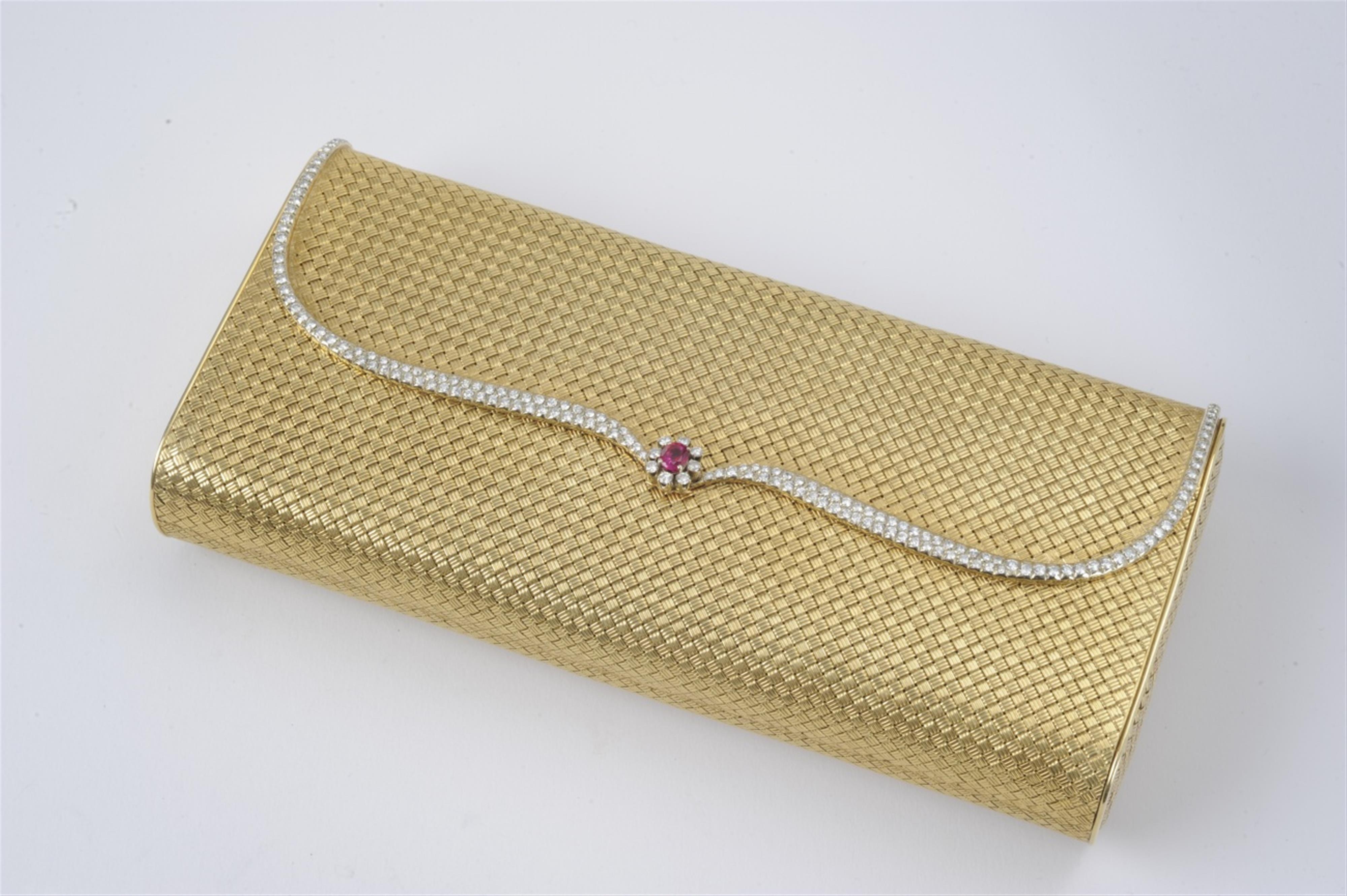 An 18k gold evening bag and lipstick holder - image-1