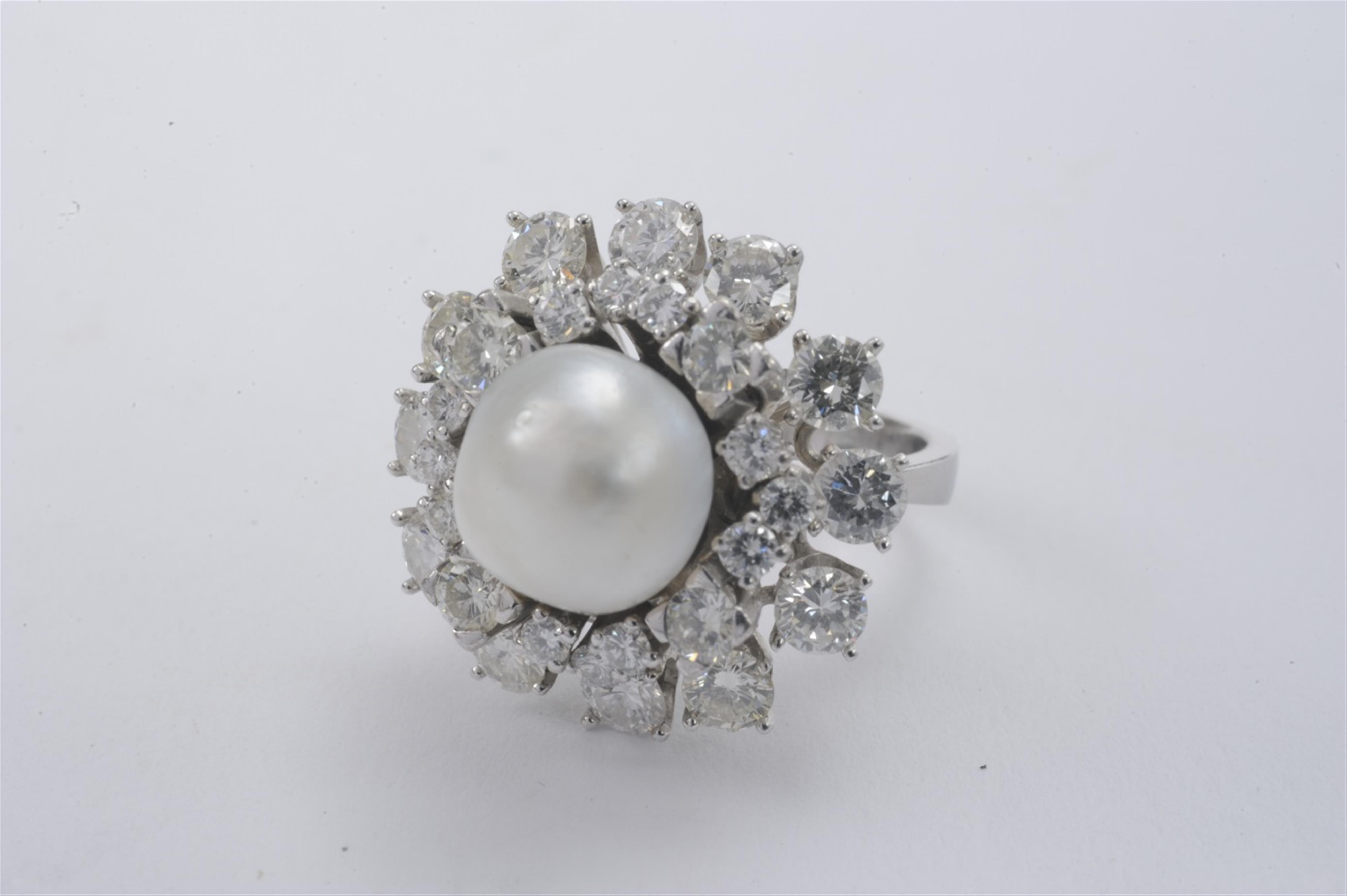 An 18k white gold and baroque pearl cocktail ring - image-1
