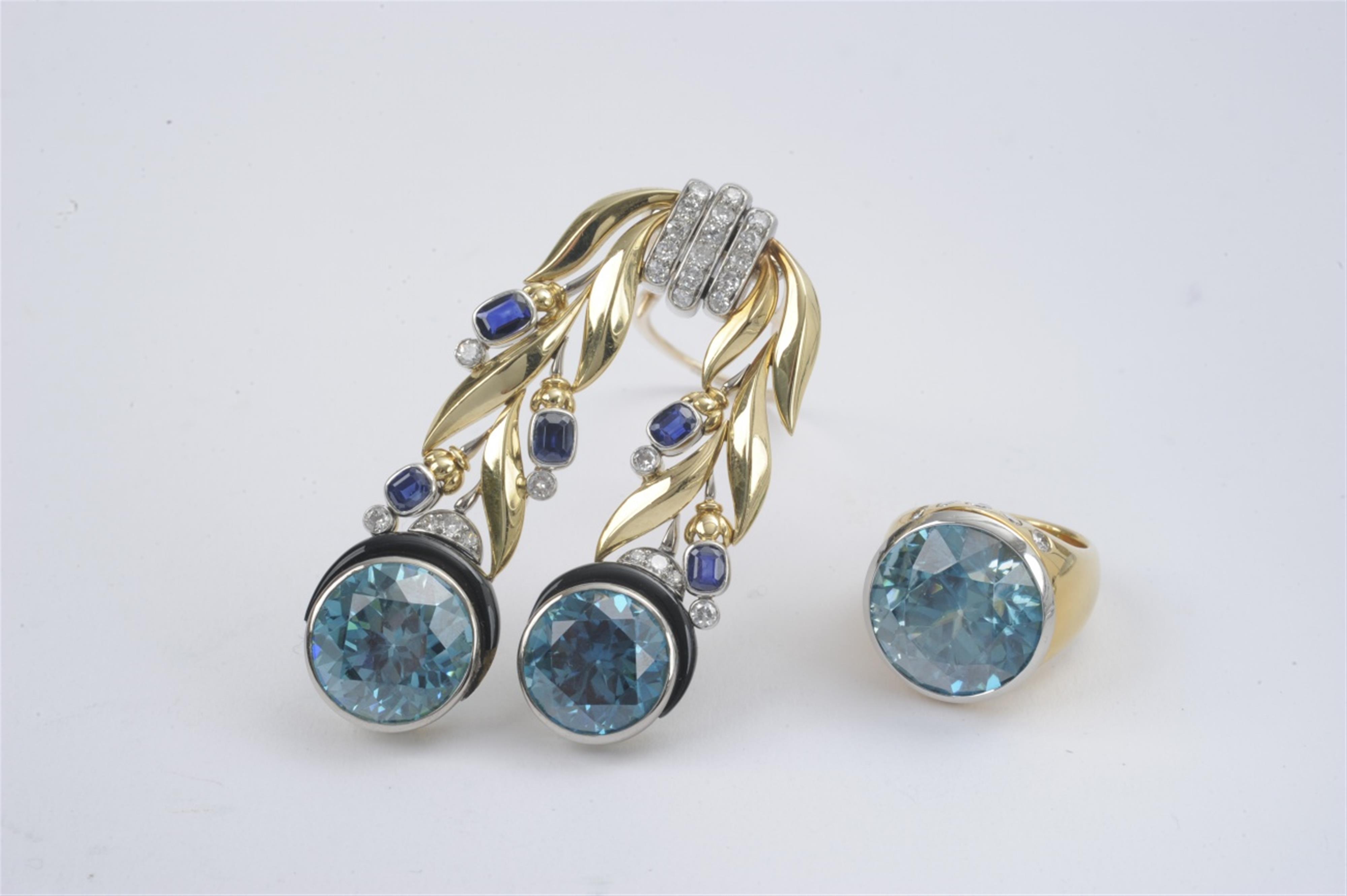 An 18k gold and blue zirconia brooch and ring - image-1