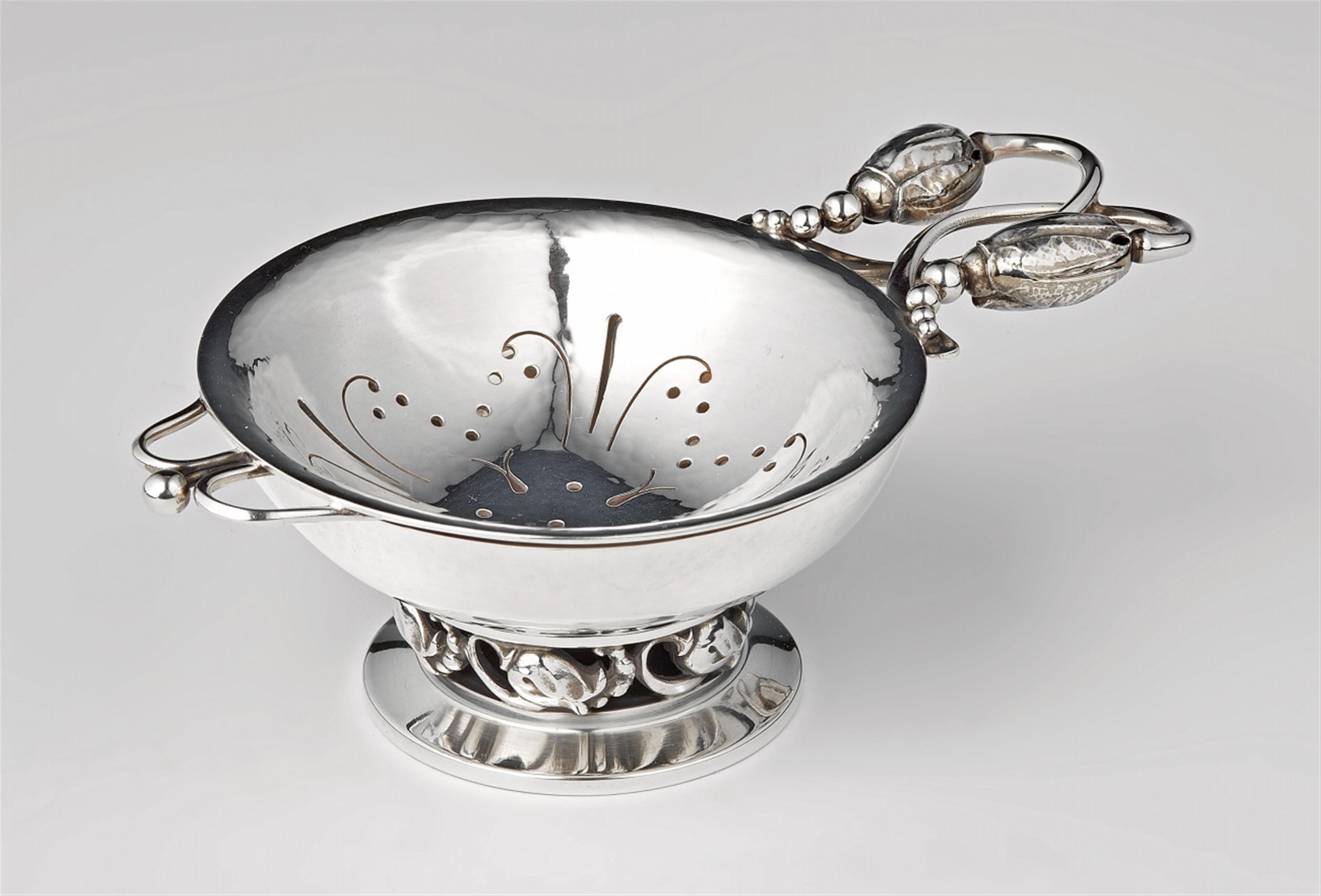 A Copenhagen silver tea strainer and dish, no. 2 - image-1