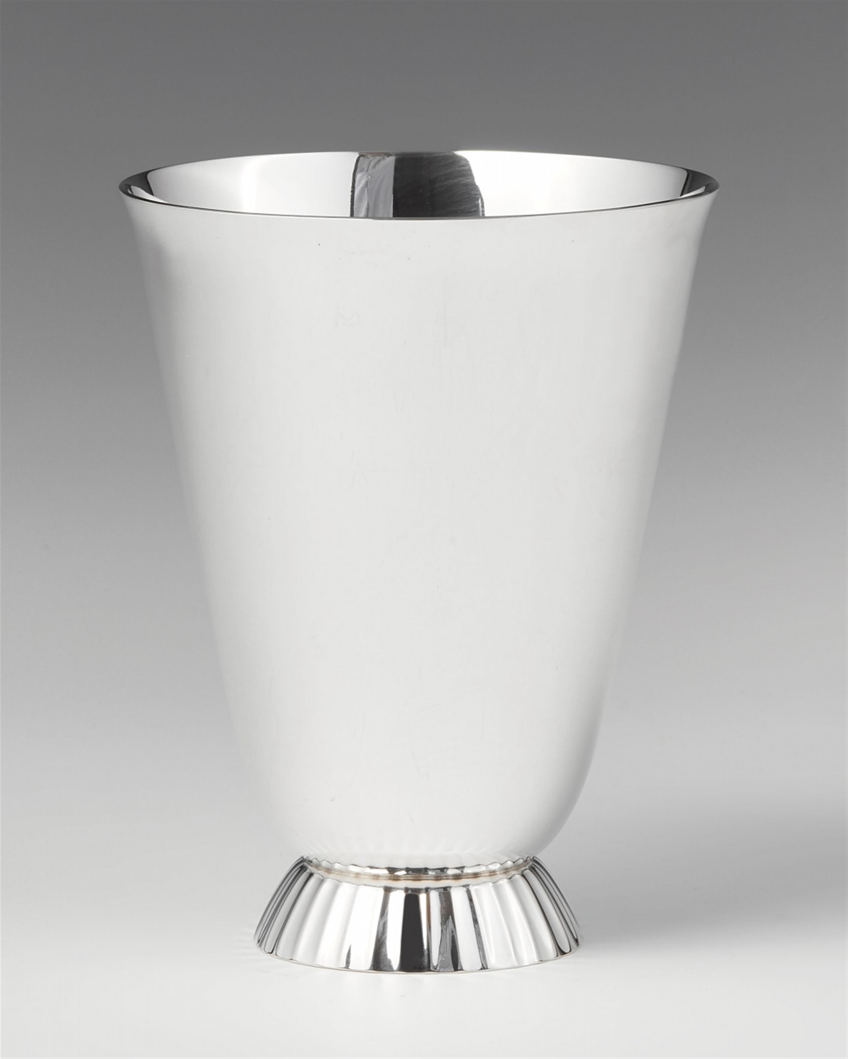 Vase No. 823 - image-1