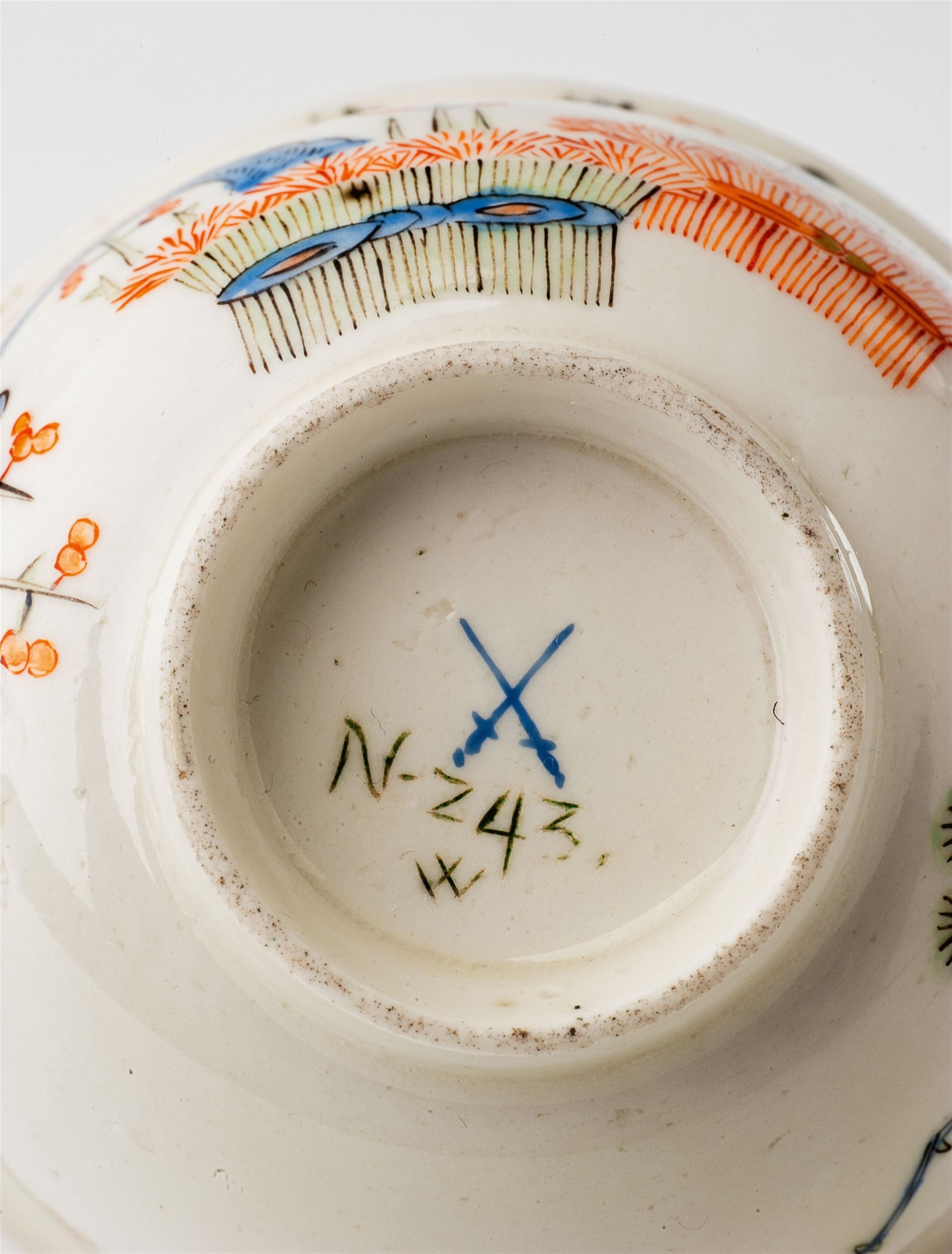 An early Meissen porcelain tea bowl with palace inventory number - image-2