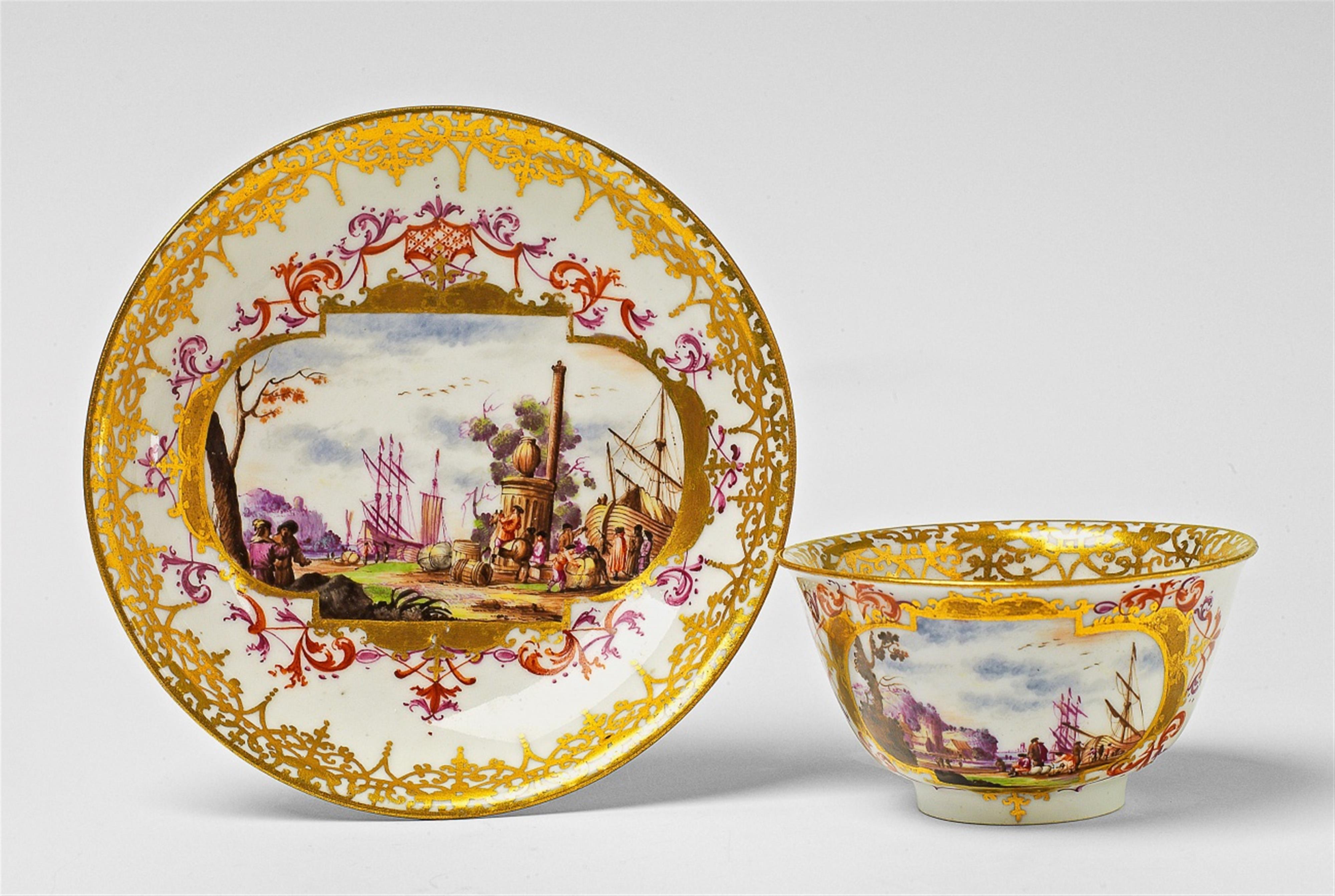 An early Meissen porcelain teabowl with "kauffahrtei" scenes - image-1