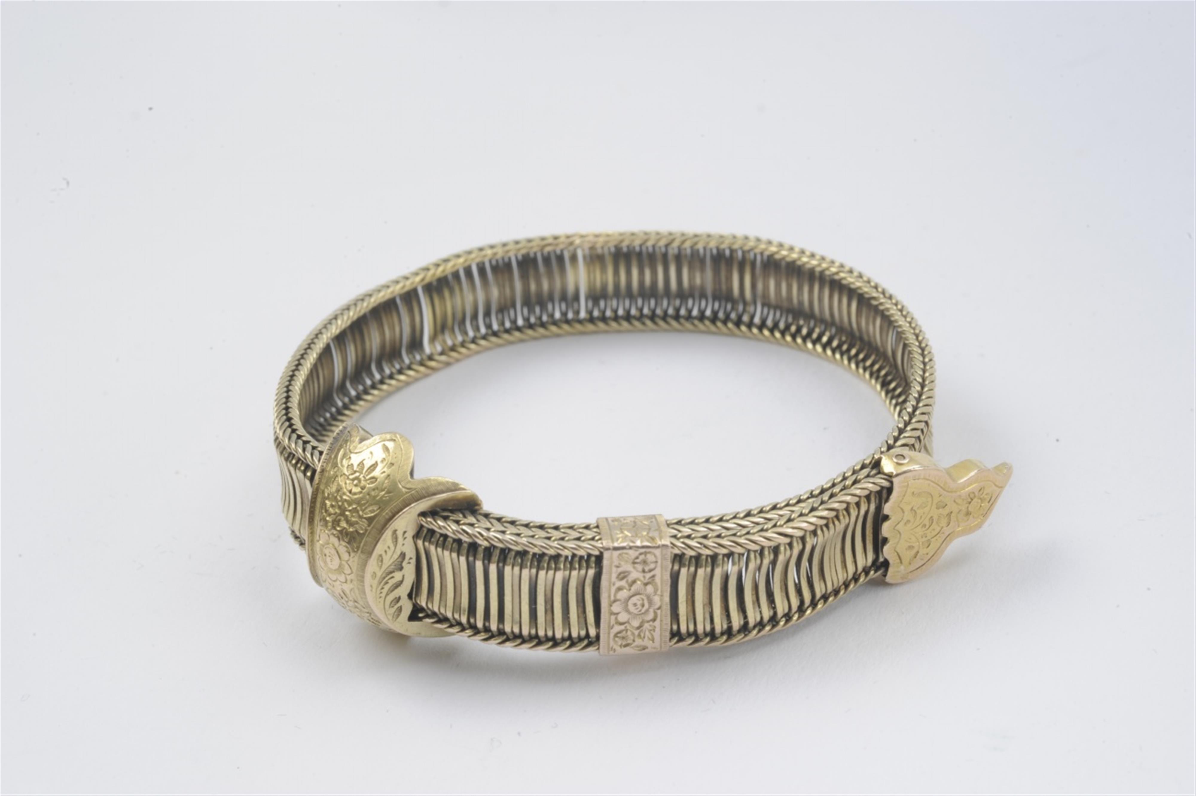 A German 14k gold bracelet - image-1
