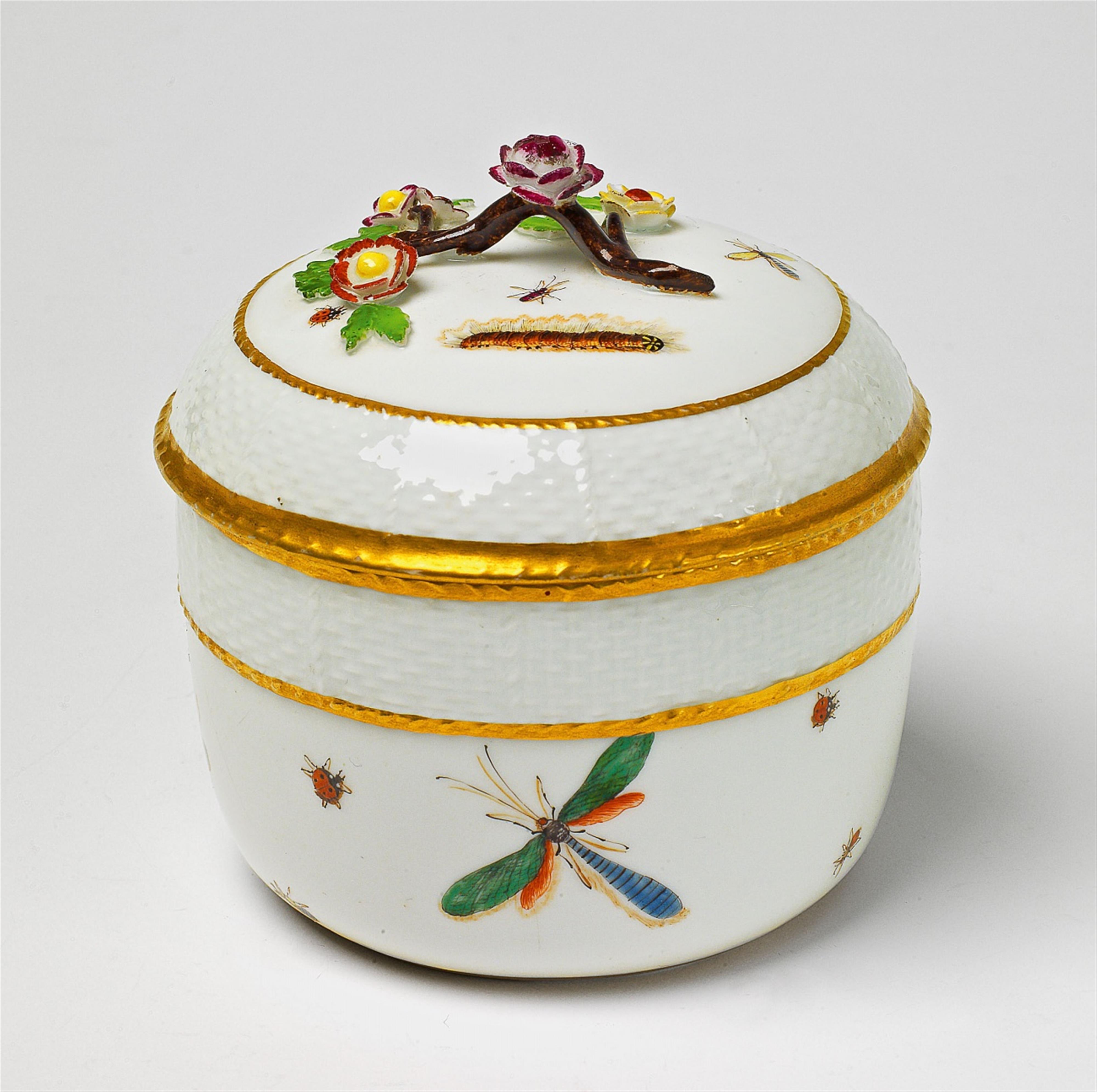 A Meissen porcelain box with insects - image-1