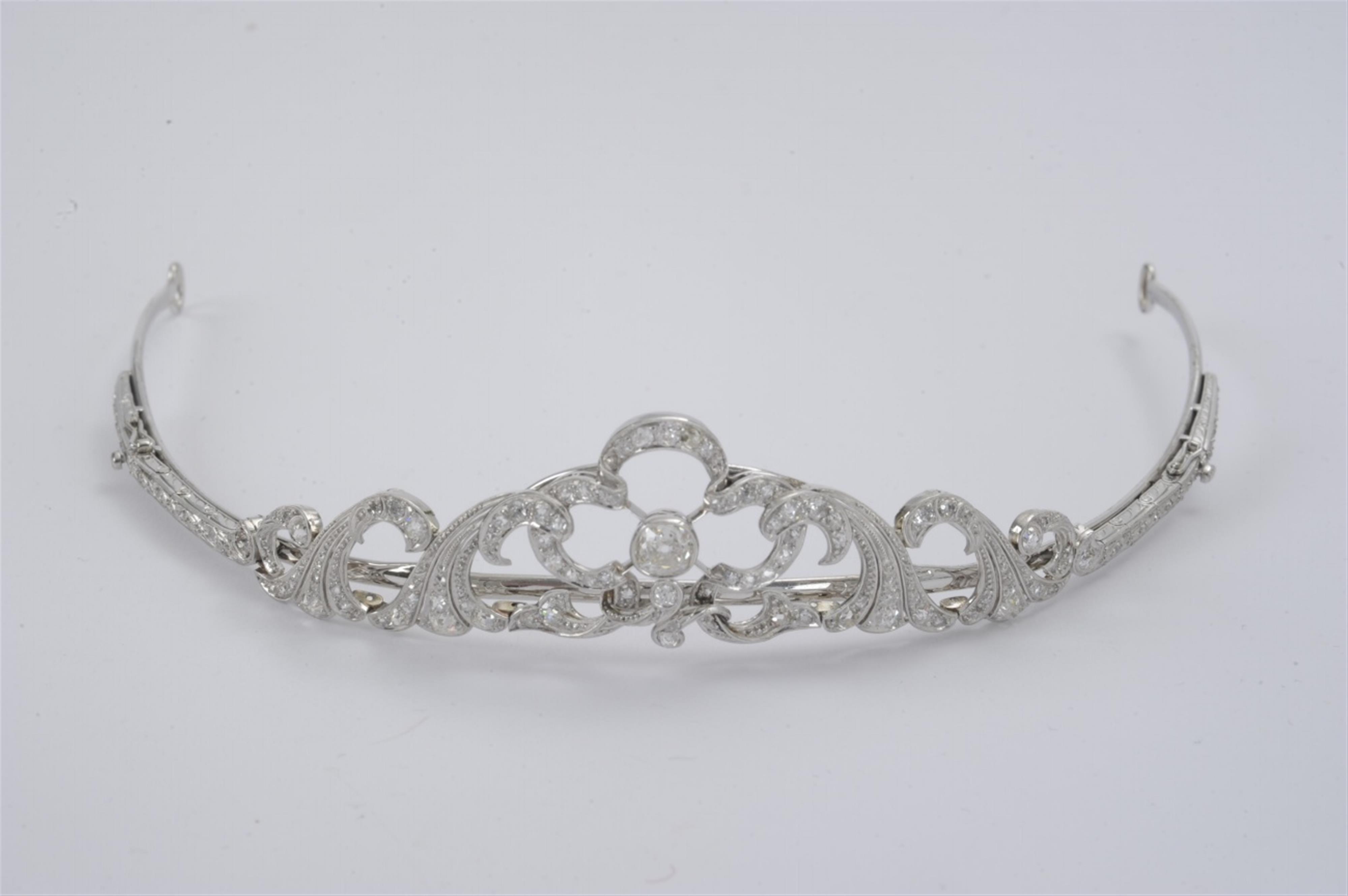 A platinum and diamond tiara - image-1
