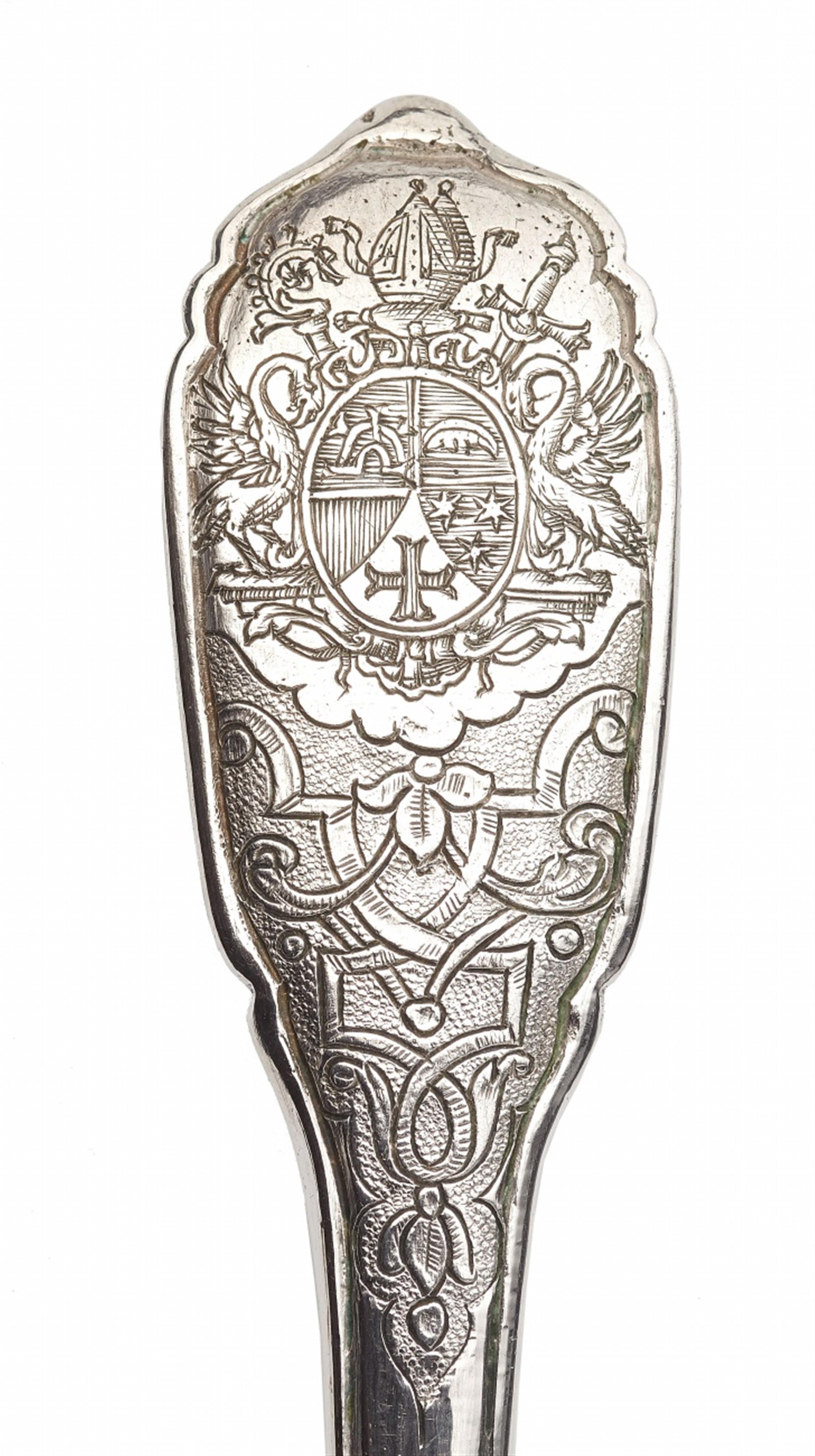 A pair of Augsburg silver spoons made for Reichabt Konstantin Müller von Salem - image-3