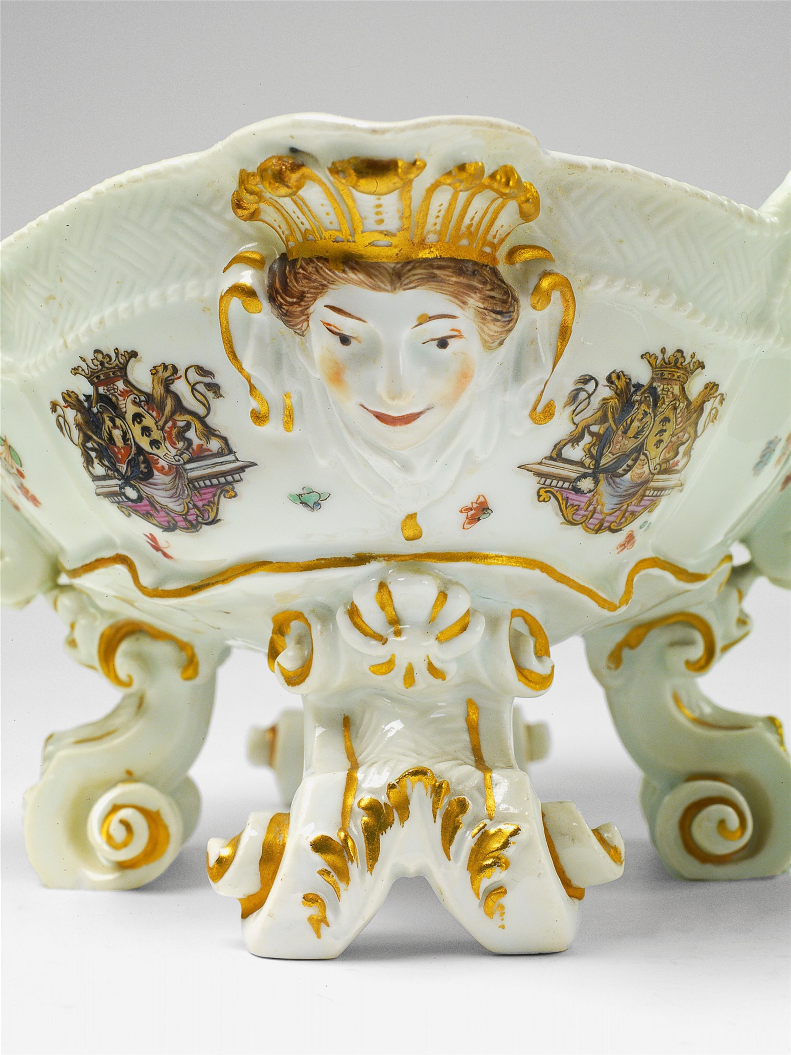 A Meissen porcelain sauce boat with the arms of Sulkowski - image-2