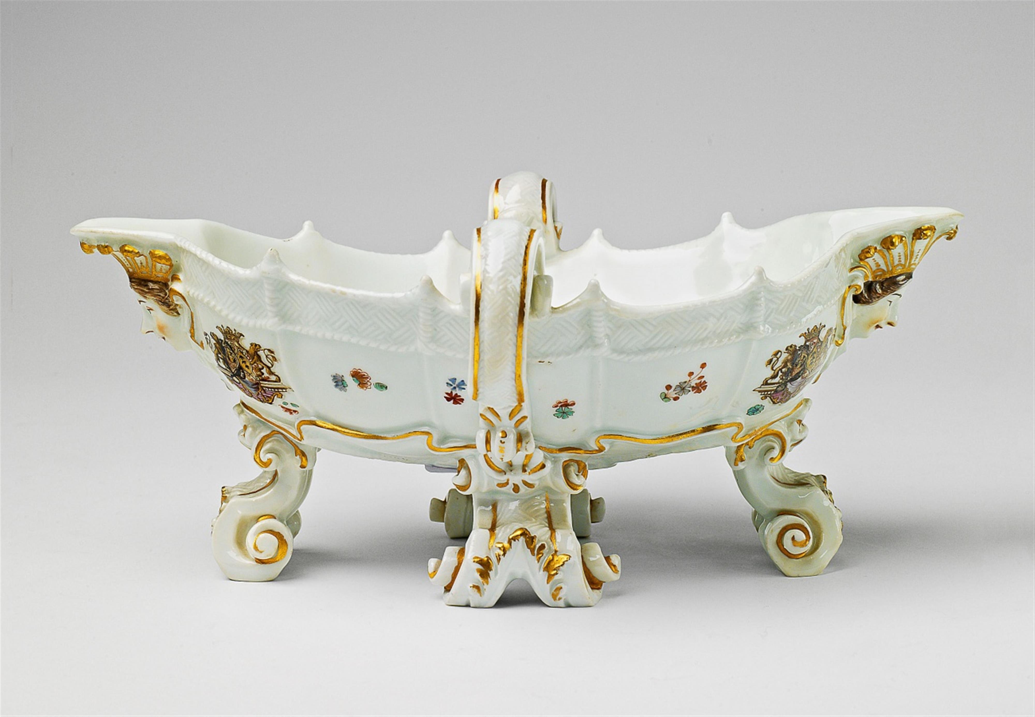 A Meissen porcelain sauce boat with the arms of Sulkowski - image-1