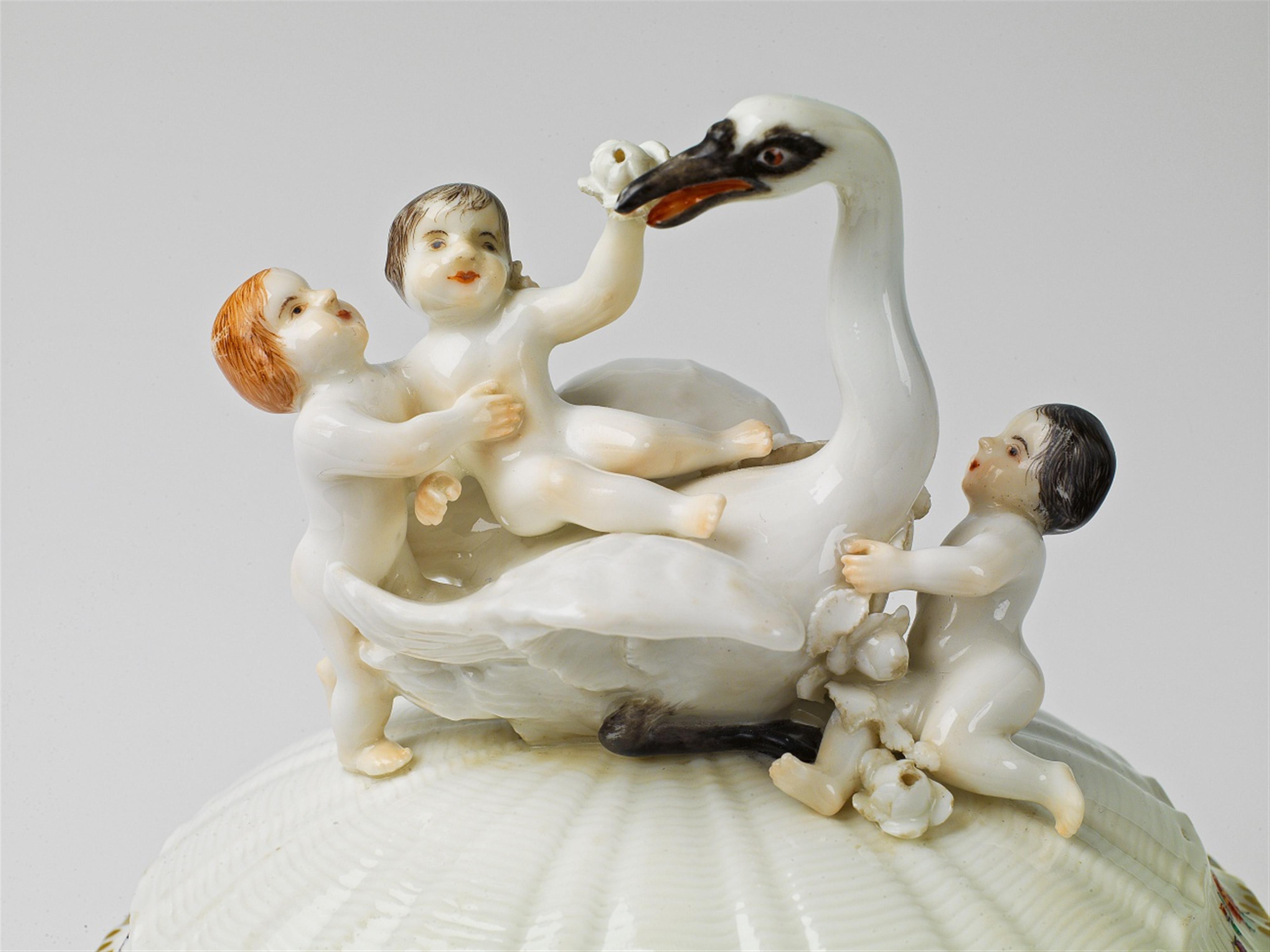 A small Meissen porcelain tureen from the Swan Service - image-2
