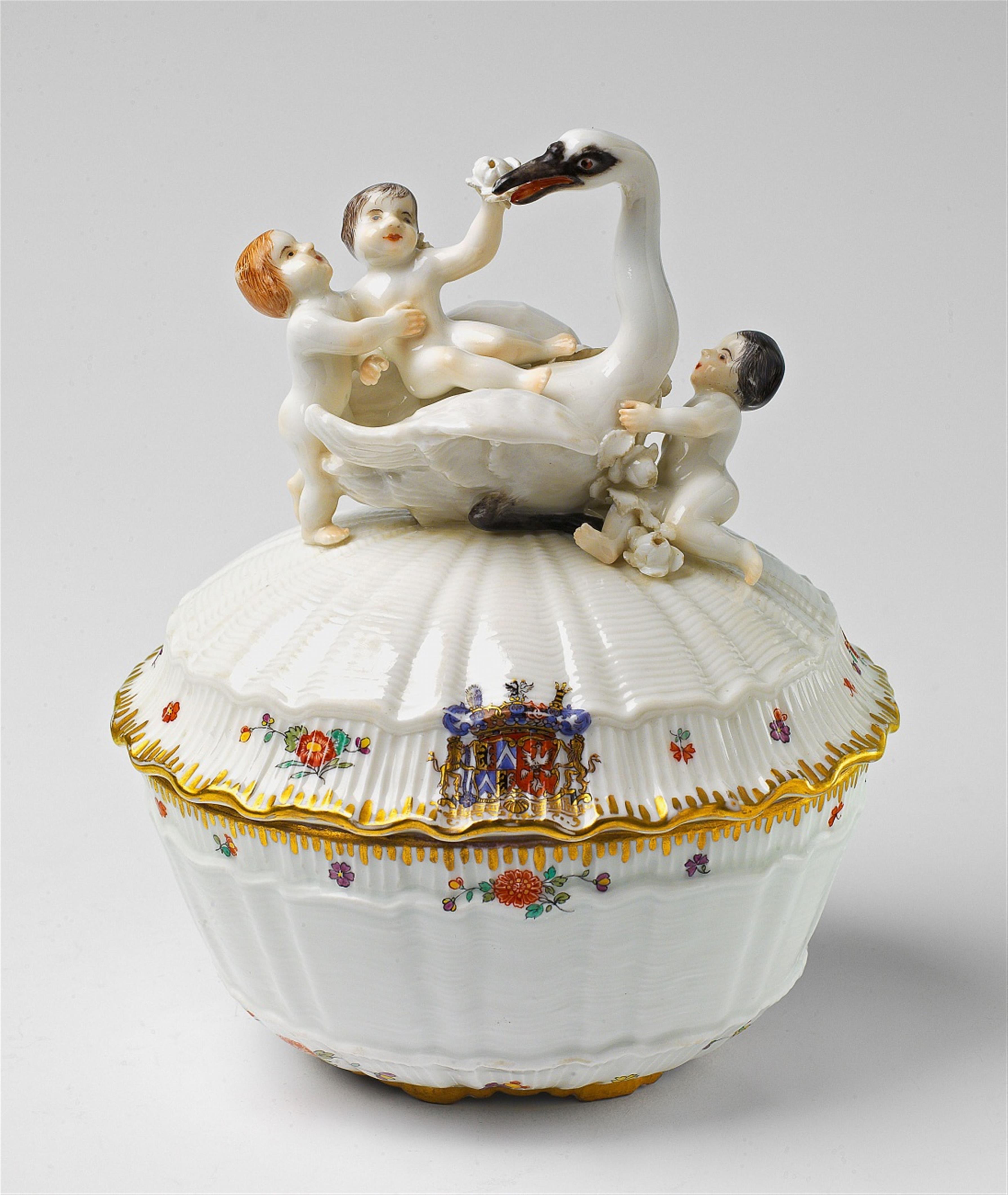 A small Meissen porcelain tureen from the Swan Service - image-1