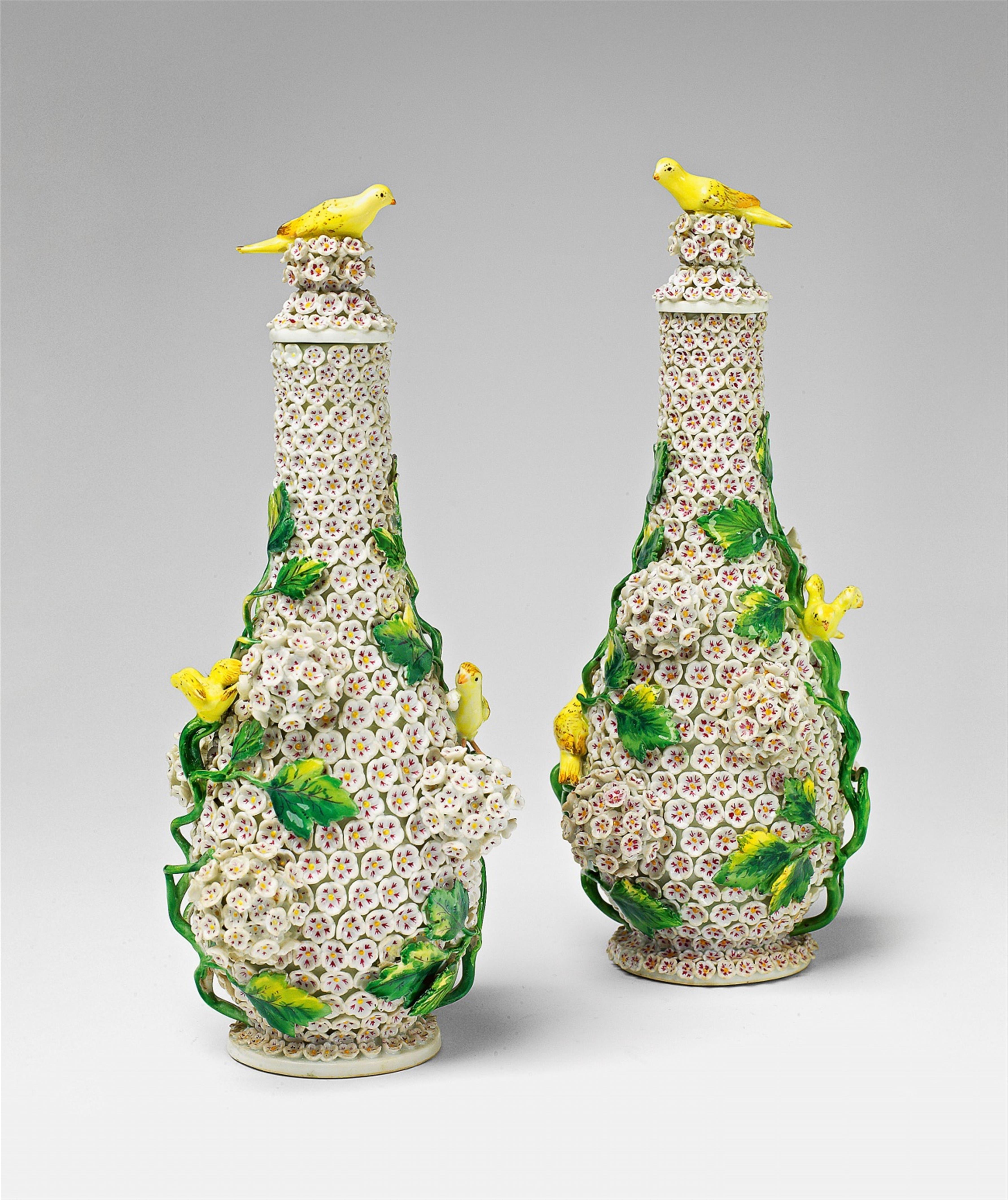 A pair of small Meissen porcelain snowball vases - image-1