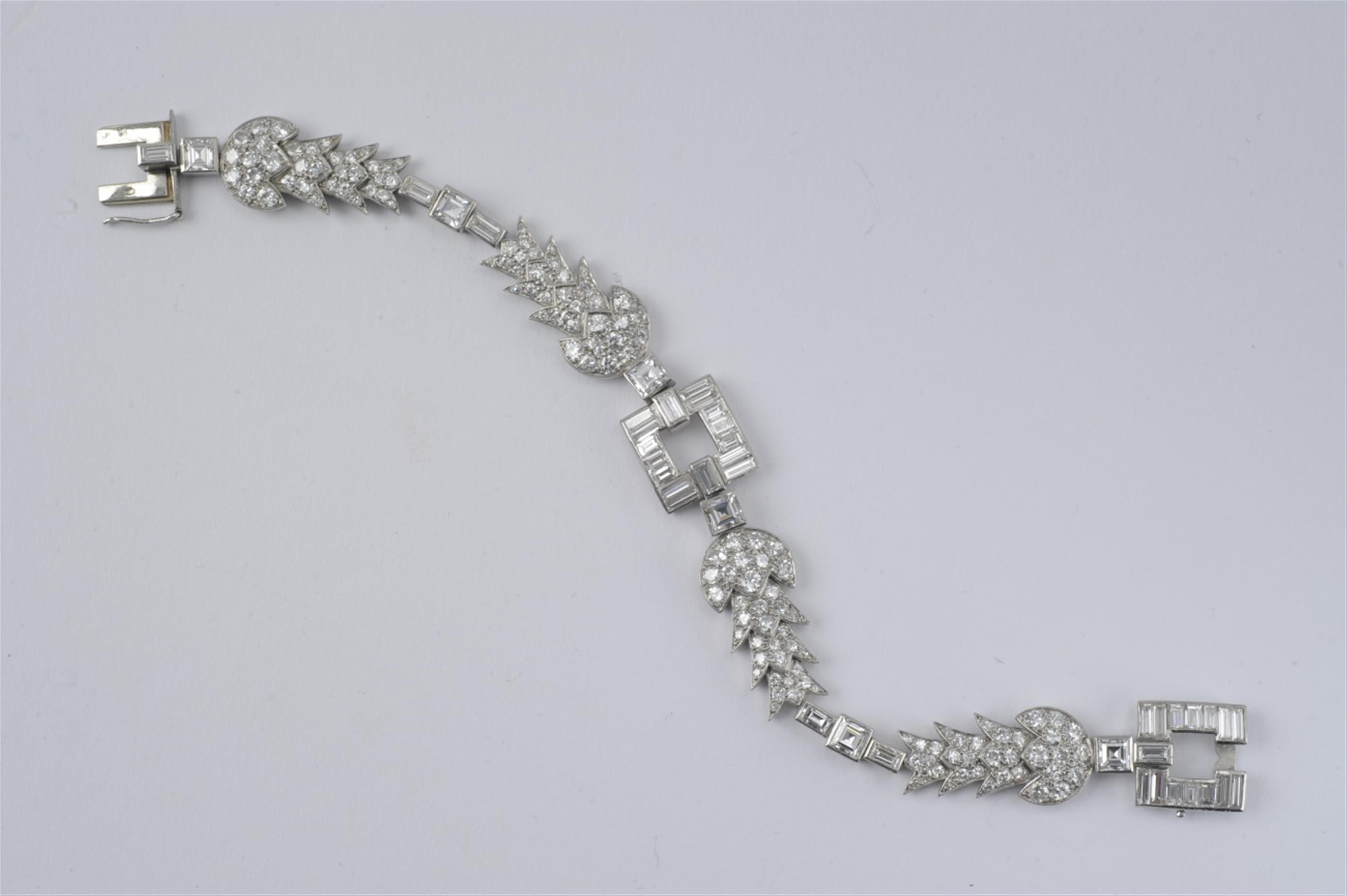 A Parisian Art Deco diamond bracelet - image-1