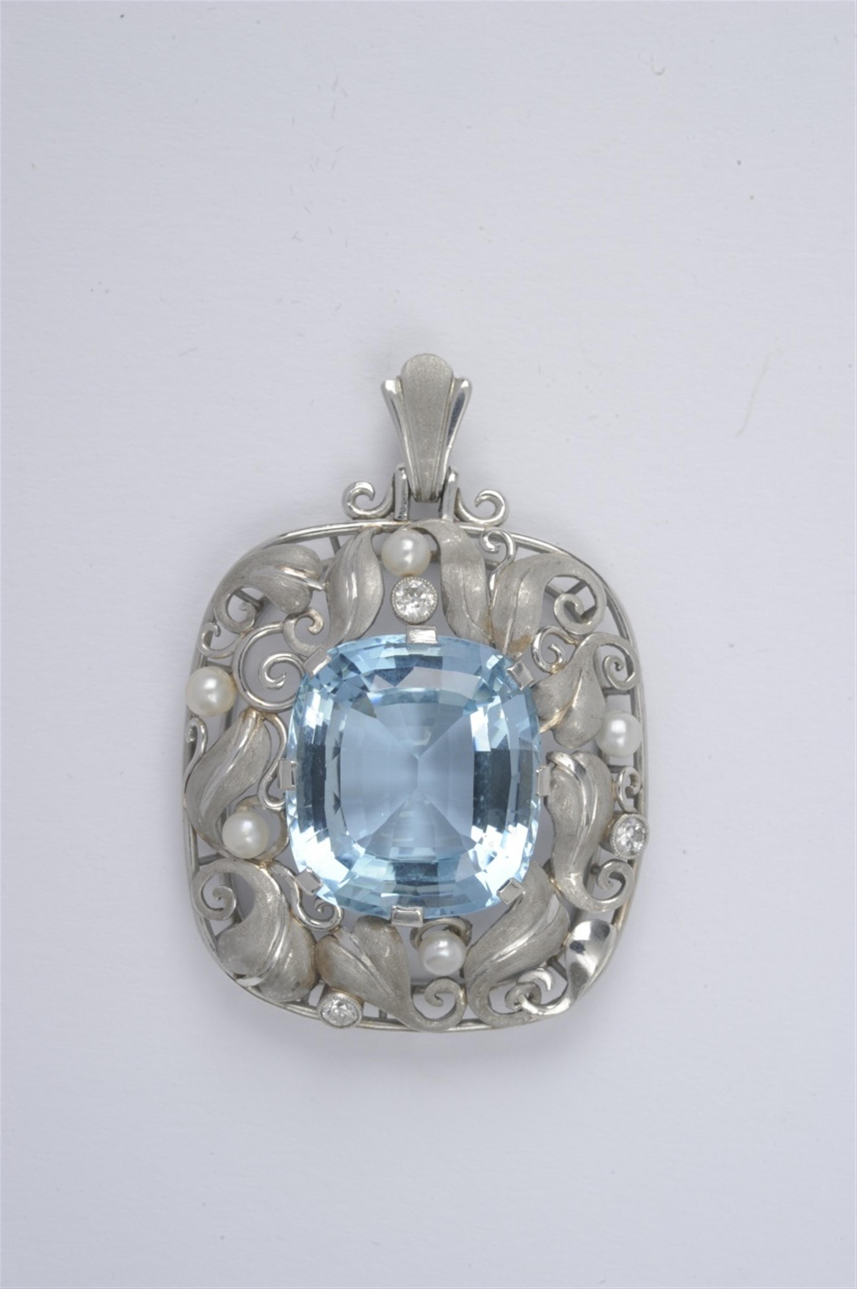 A German white gold and aquamarine pendant - image-1