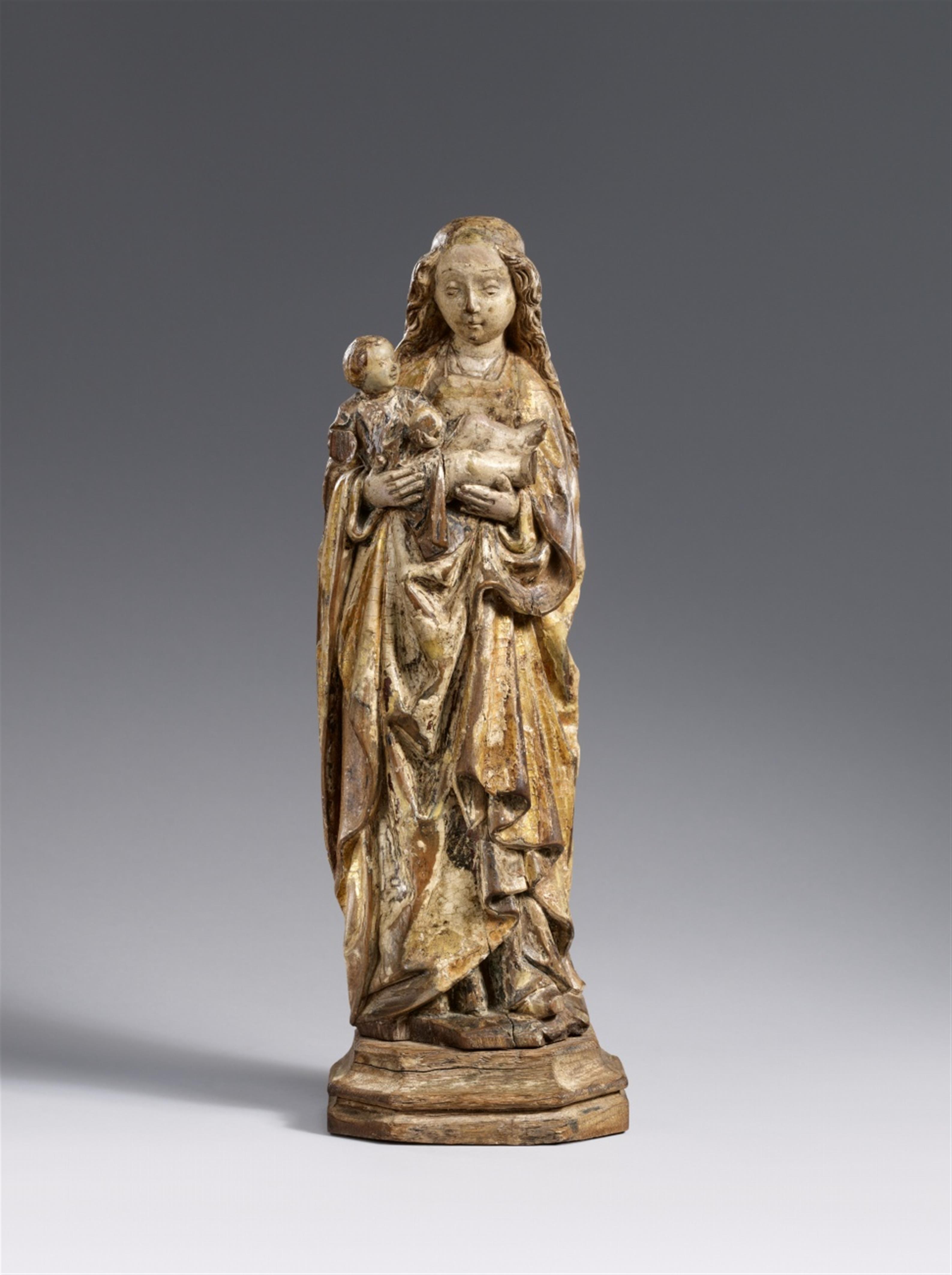 Mechelen, early 16th century - An early 16th century Mechelen carved wood figure of the Virgin with Child - image-1
