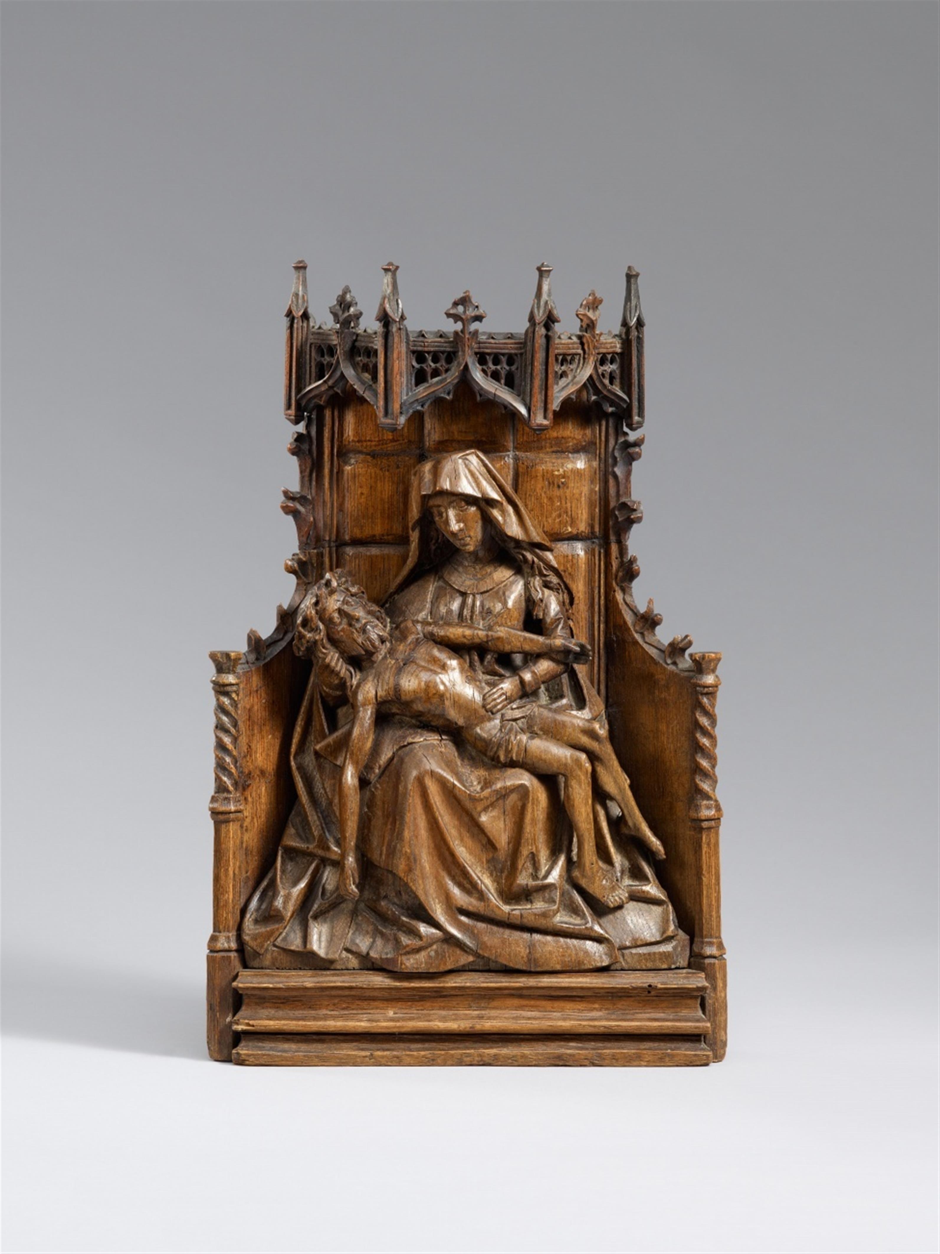 Netherlands ealry 16th century - An early 16th century Netherlandish carved oak Pietà group - image-1