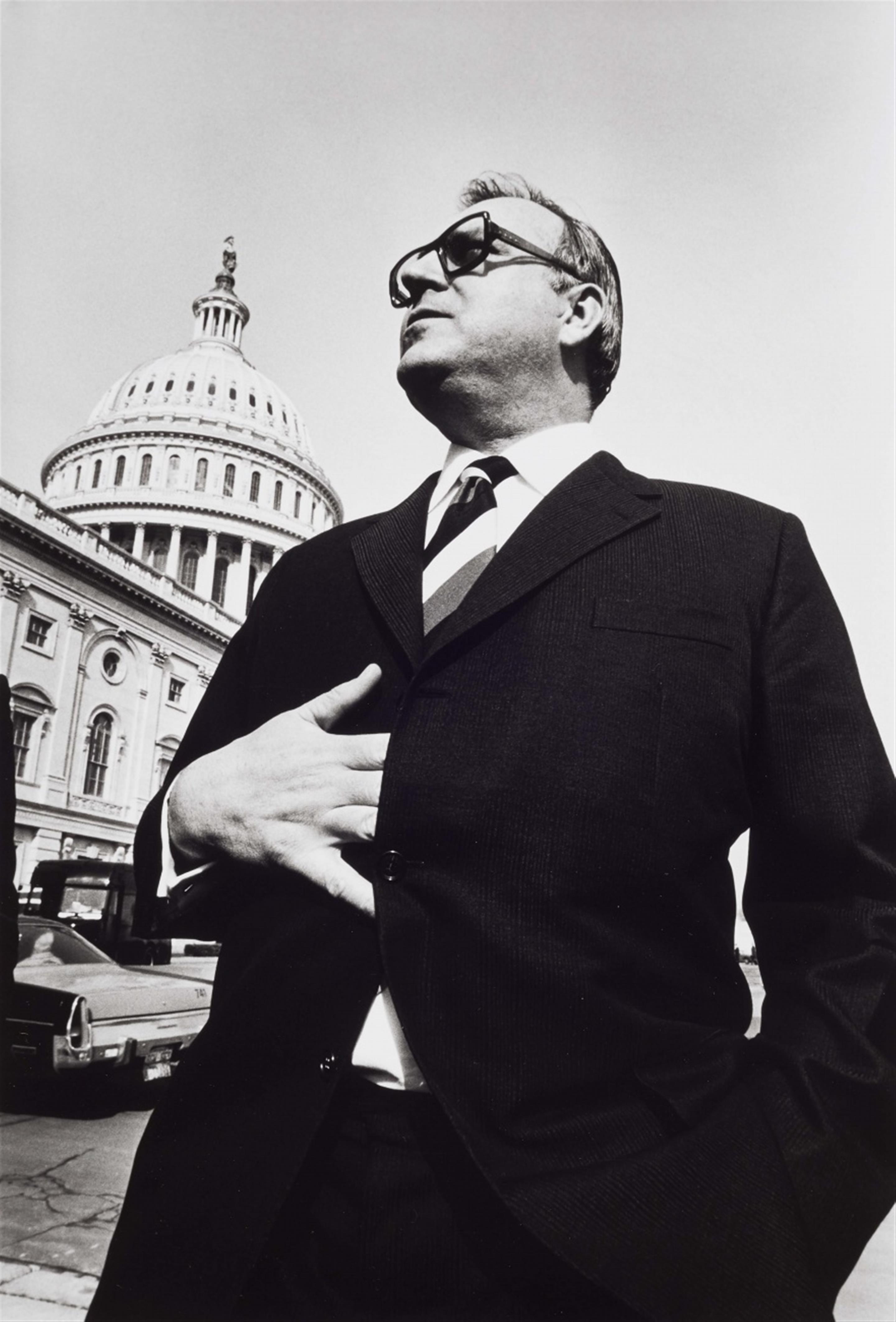 Robert Lebeck - Helmut Kohl vor dem Kapitol in Washington - image-1