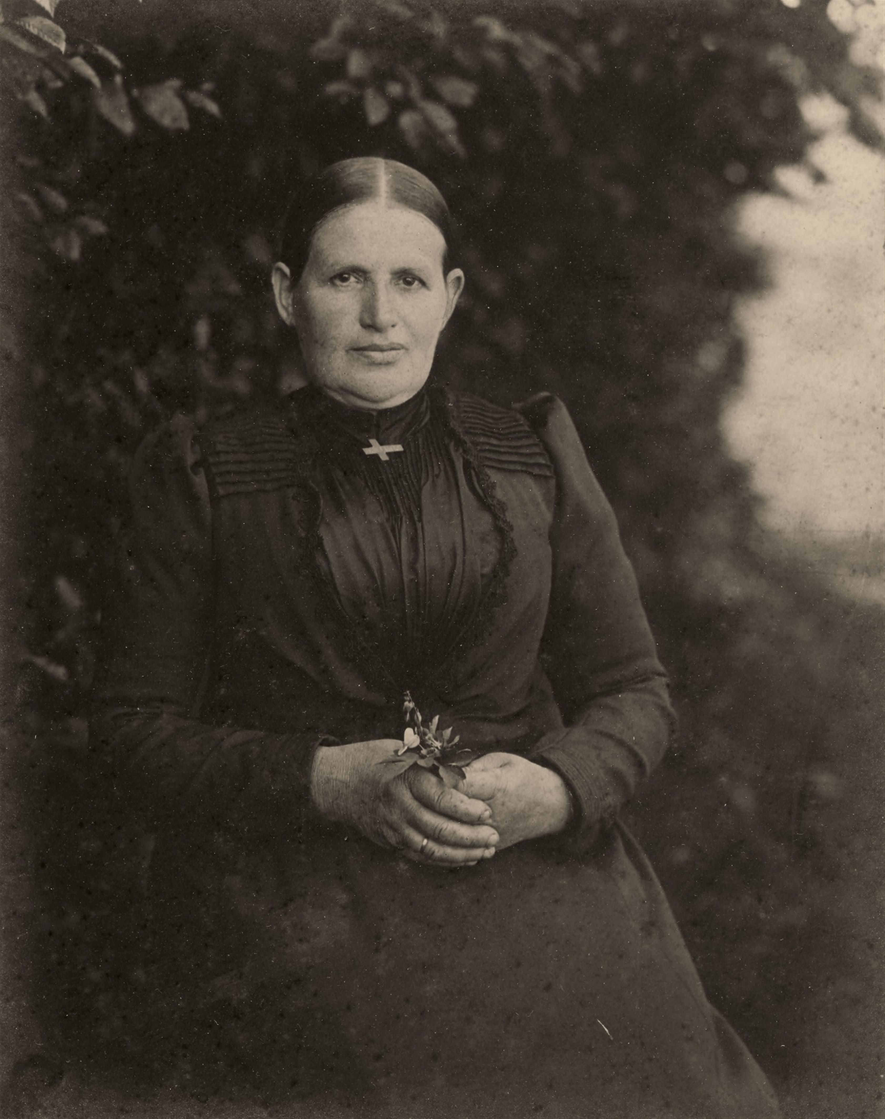 August Sander - Portrait of a young woman - image-1