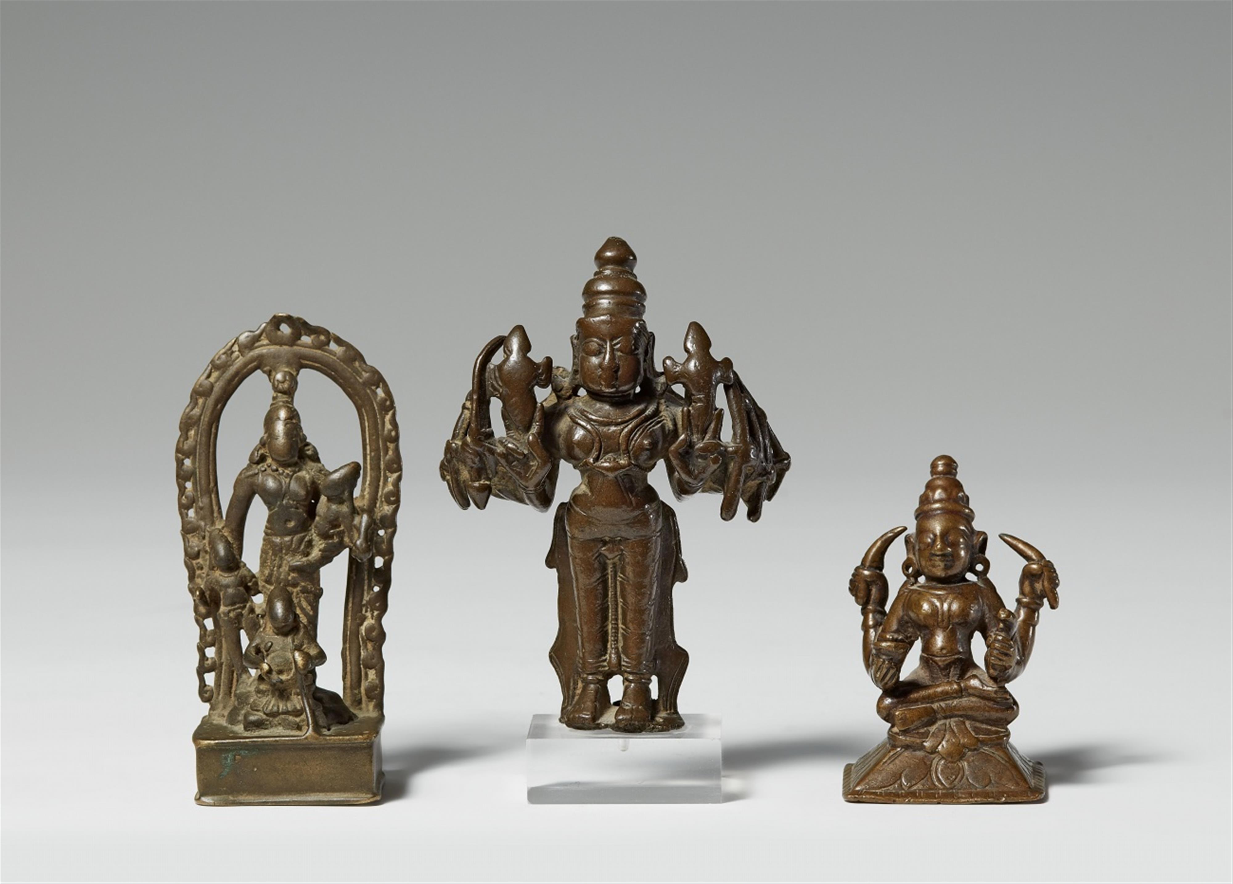 Drei Figuren. Bronze. Südindien. 16./17. Jh. - image-1