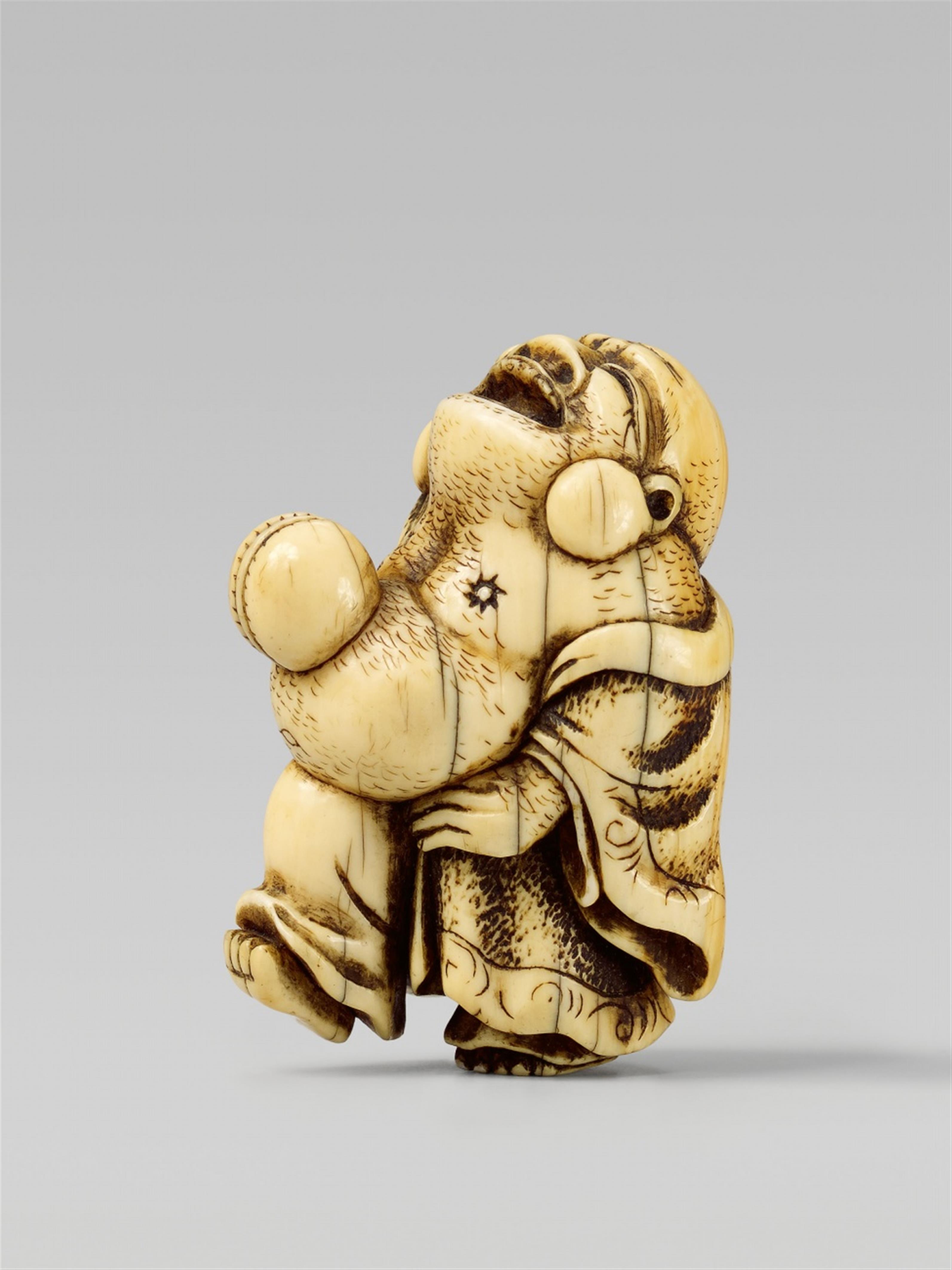 An ivory netsuke of a laughing Hotei, by Masakazu. Around 1800 - image-2