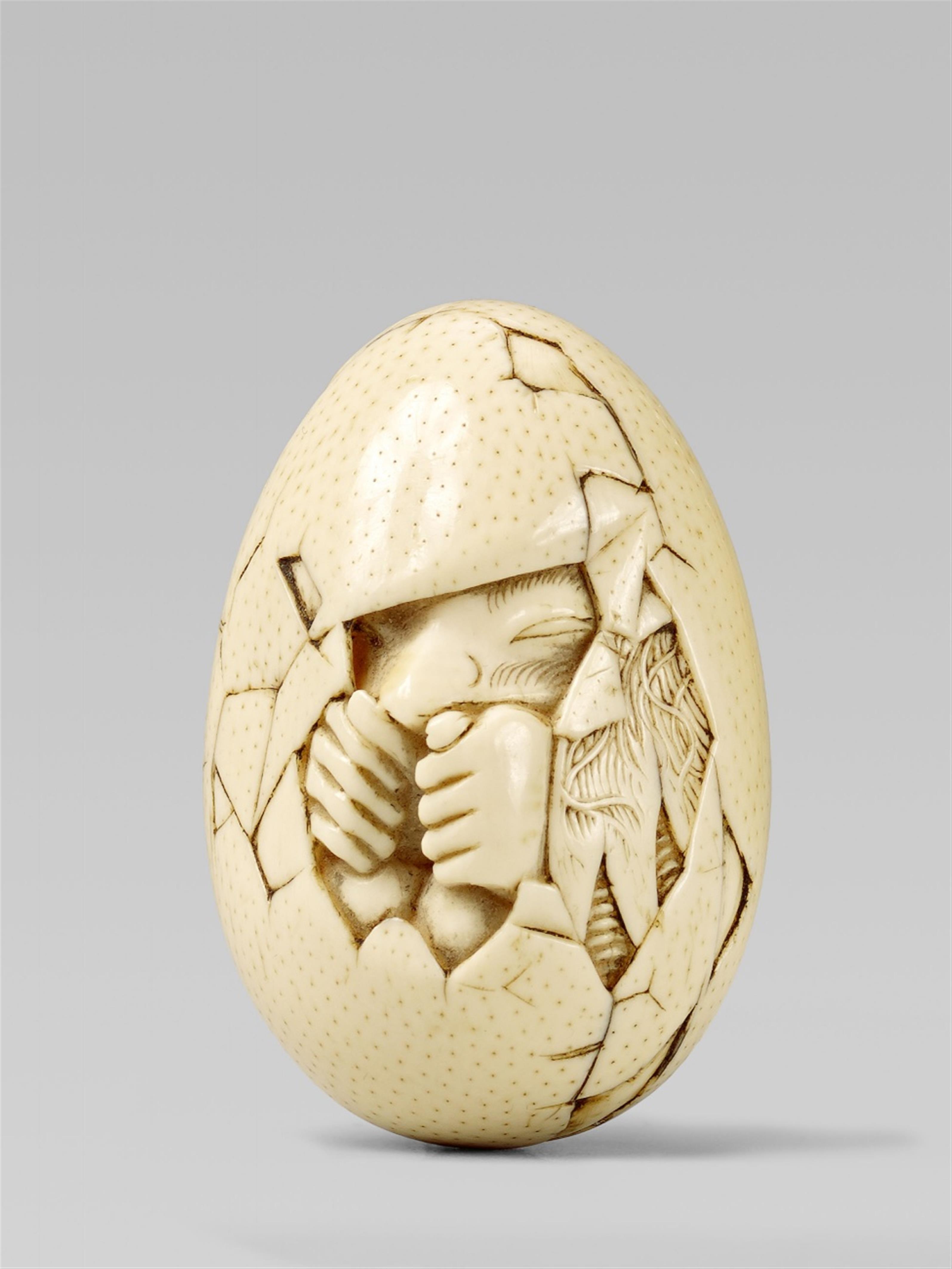 An egg-shaped ivory netsuke of a tengu no tamagu. Around 1800 - image-1