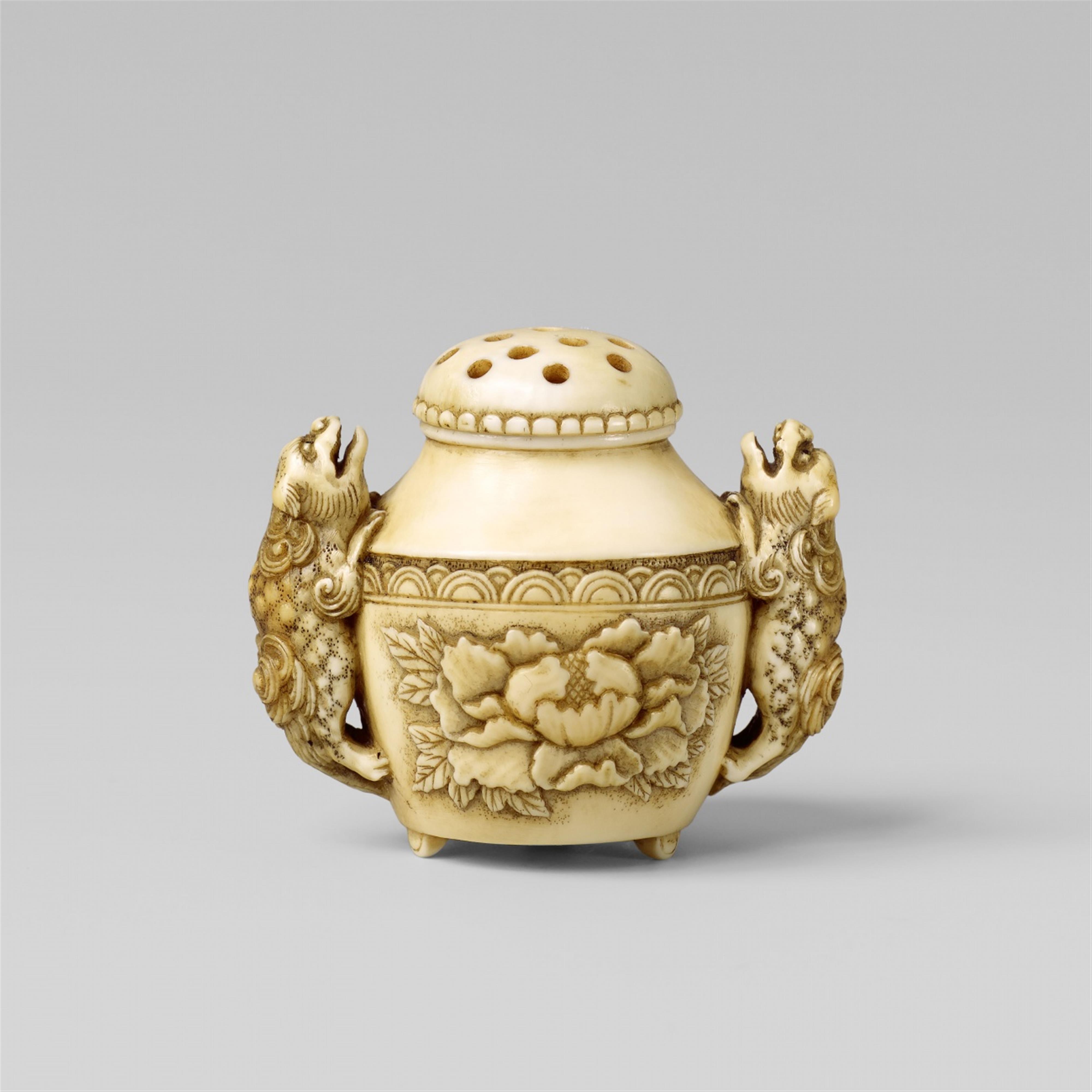 An unusual ivory netsuke of an incense burner. Mid-19th century - image-1