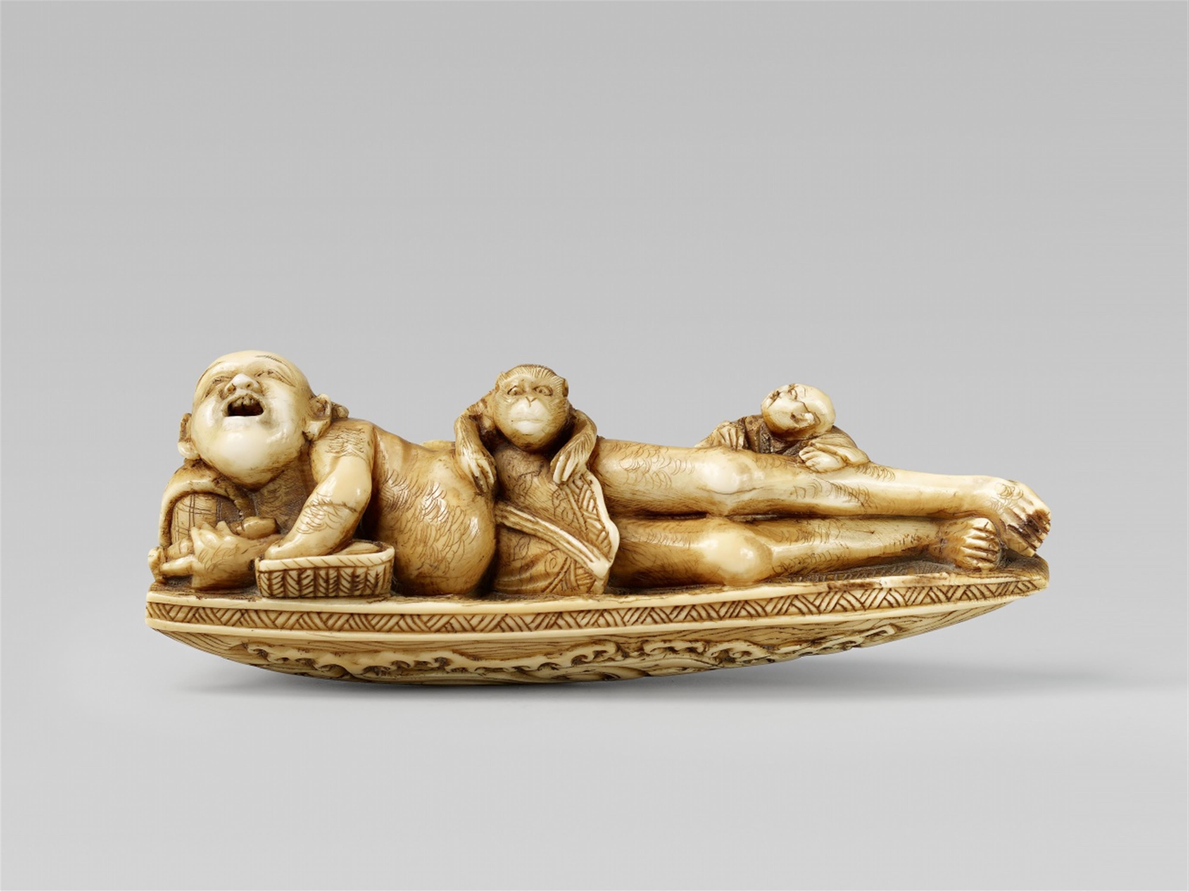 An ivory netsuke of a giant. Mid-19th century - image-1