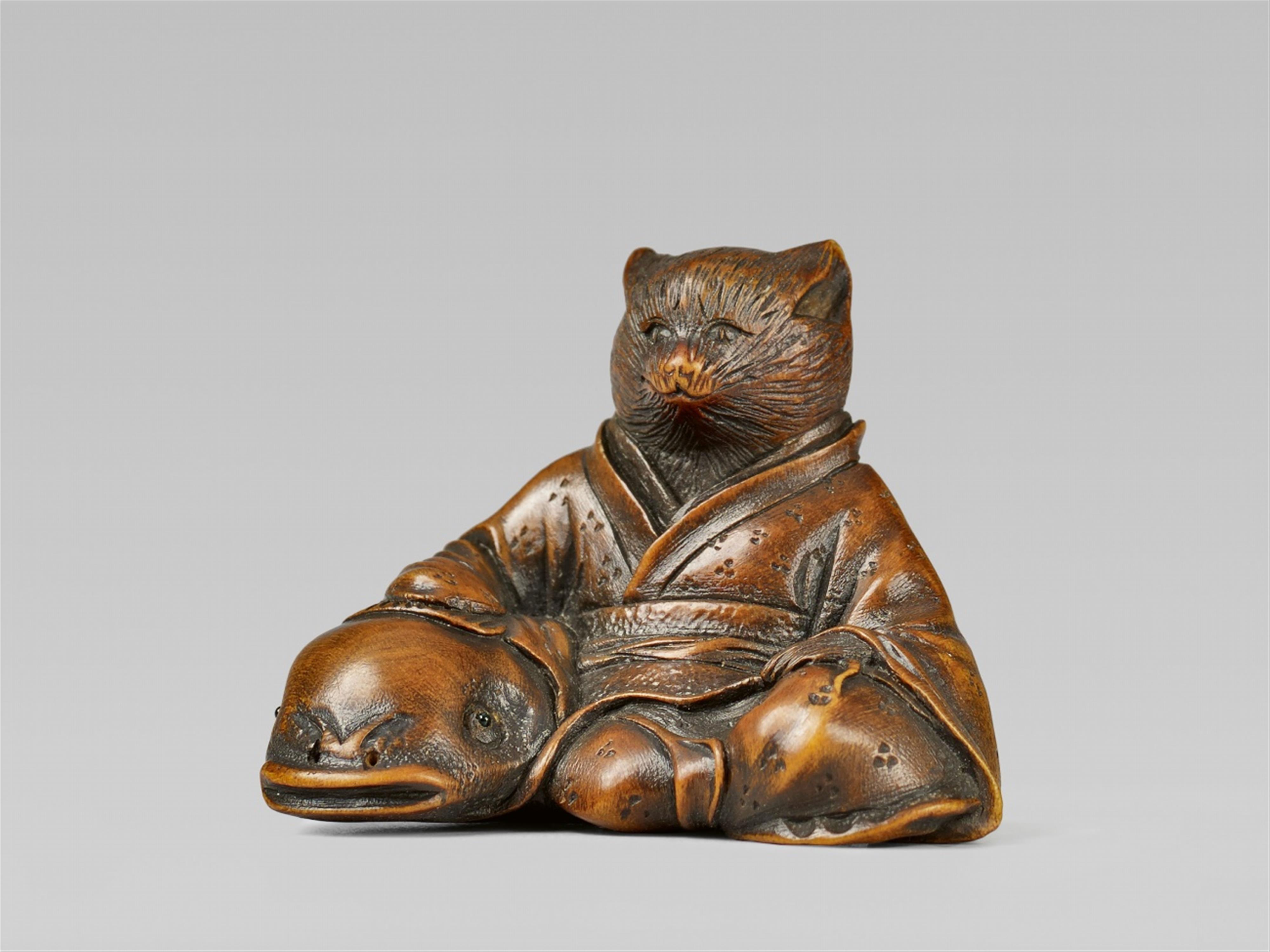 A boxwood netsuke of a cat and a namazu. Late 19th century - image-1
